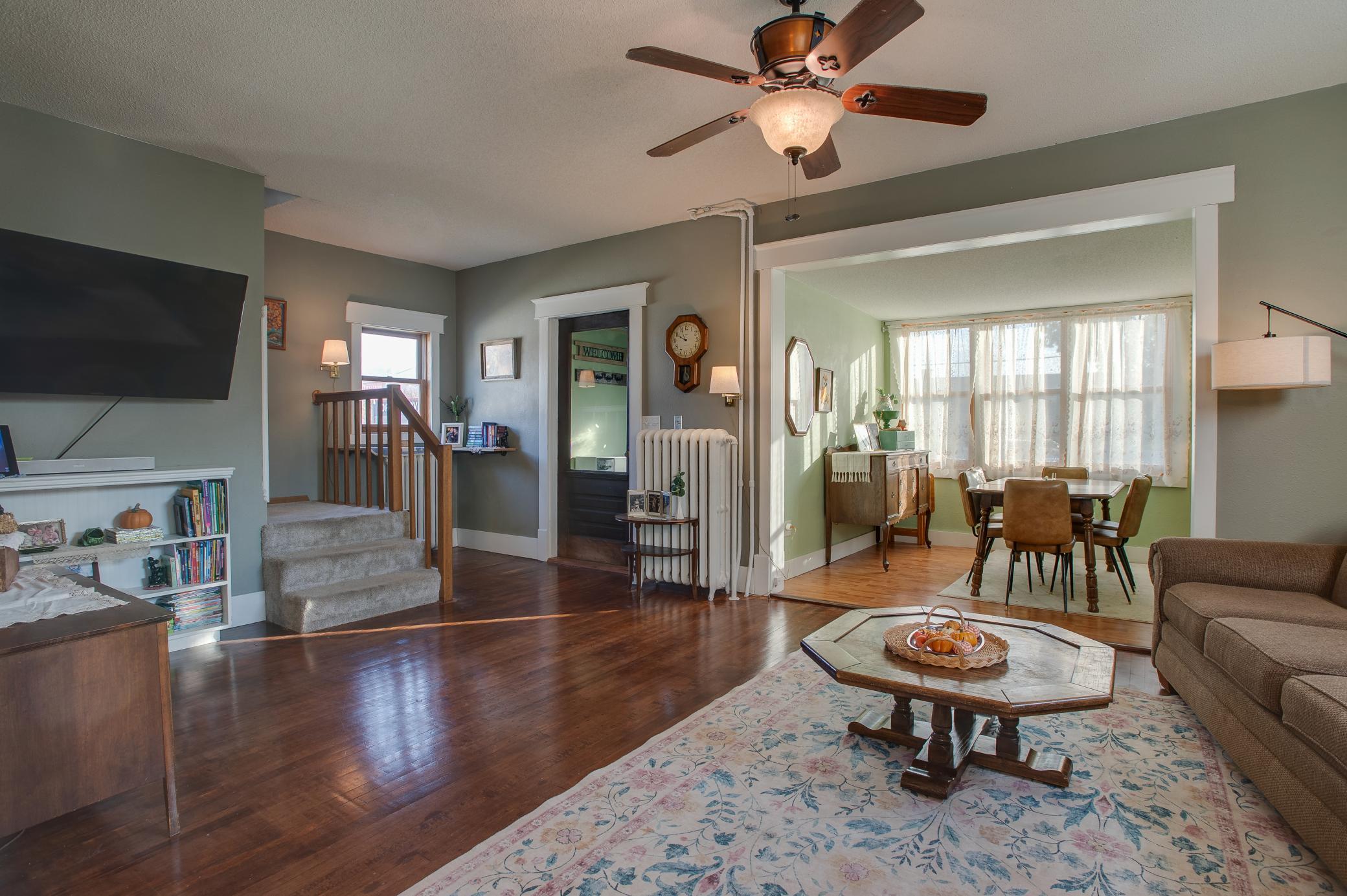1900 single family home for sale at 28 Francis Street in West Fargo, ND — 4 bed, 2 bath (photo 7 of 55)