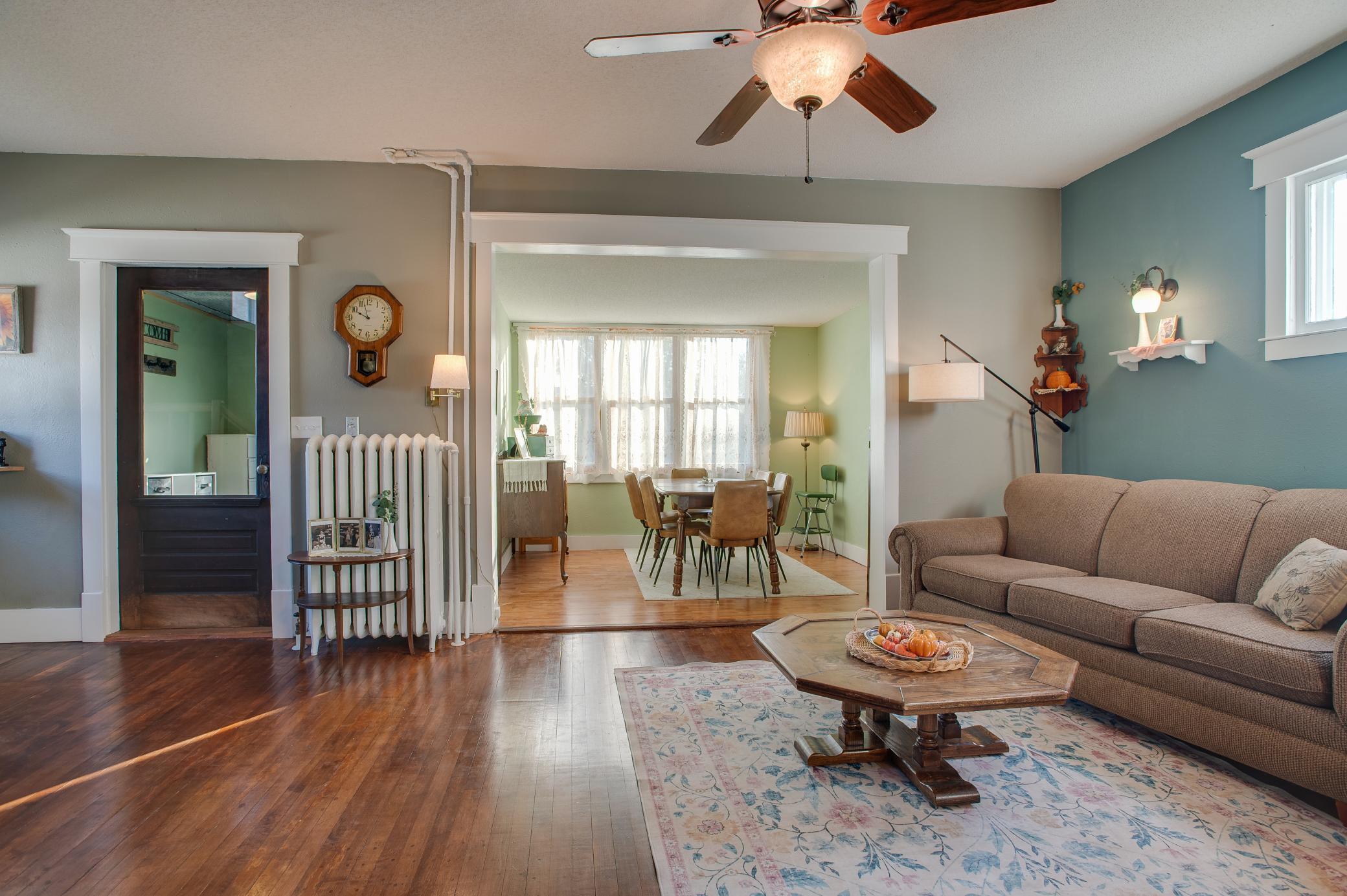 1900 single family home for sale at 28 Francis Street in West Fargo, ND — 4 bed, 2 bath (photo 8 of 55)