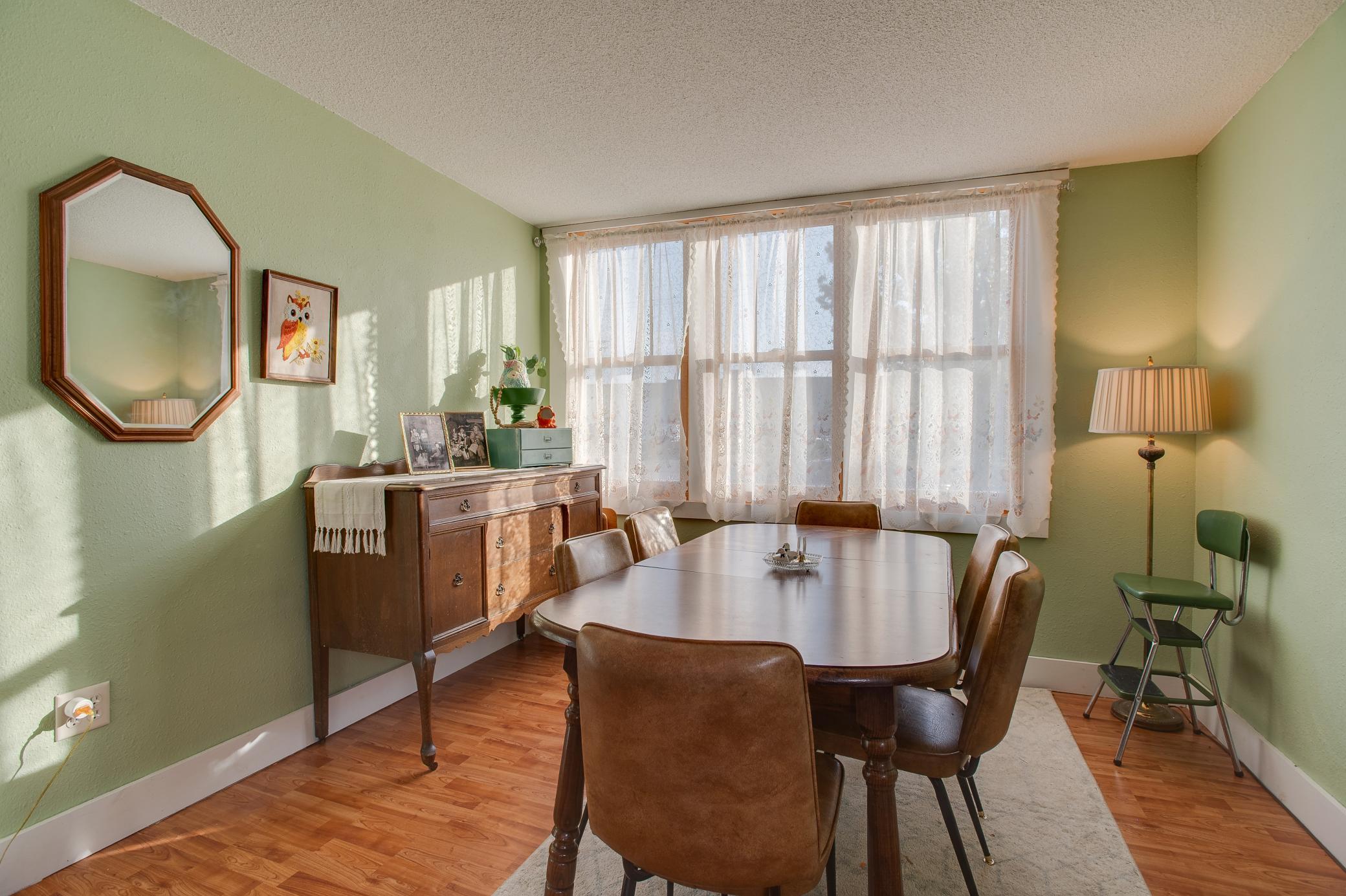 1900 single family home for sale at 28 Francis Street in West Fargo, ND — 4 bed, 2 bath (photo 9 of 55)