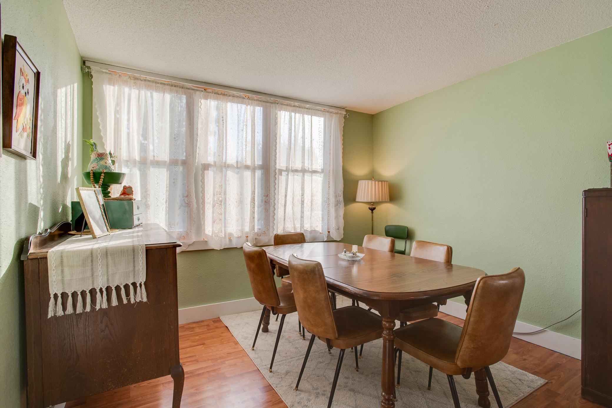 1900 single family home for sale at 28 Francis Street in West Fargo, ND — 4 bed, 2 bath (photo 10 of 55)