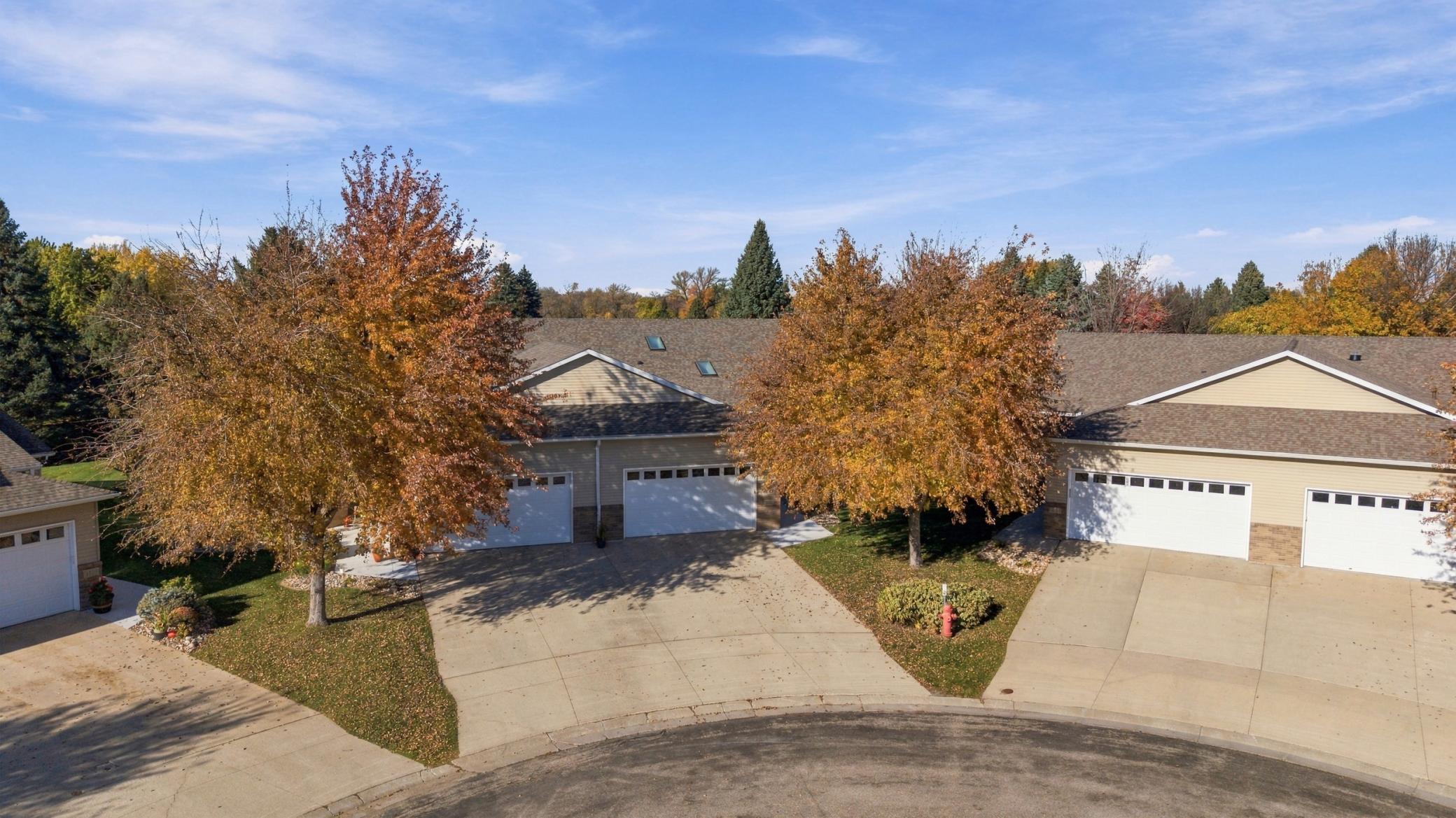 1998 townhouse for sale at 4519 3rd Street S in Moorhead, MN — 3 bed, 3 bath (photo 2 of 49)