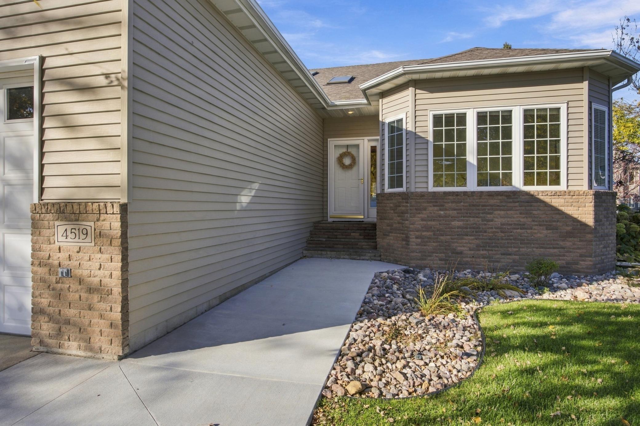 1998 townhouse for sale at 4519 3rd Street S in Moorhead, MN — 3 bed, 3 bath (photo 4 of 49)