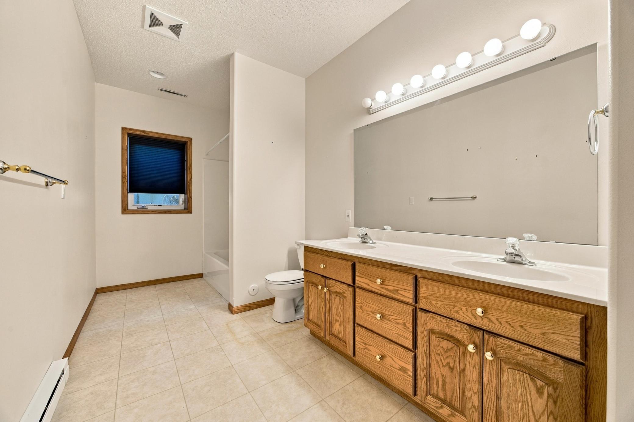 1998 townhouse for sale at 4519 3rd Street S in Moorhead, MN — 3 bed, 3 bath (photo 32 of 49)