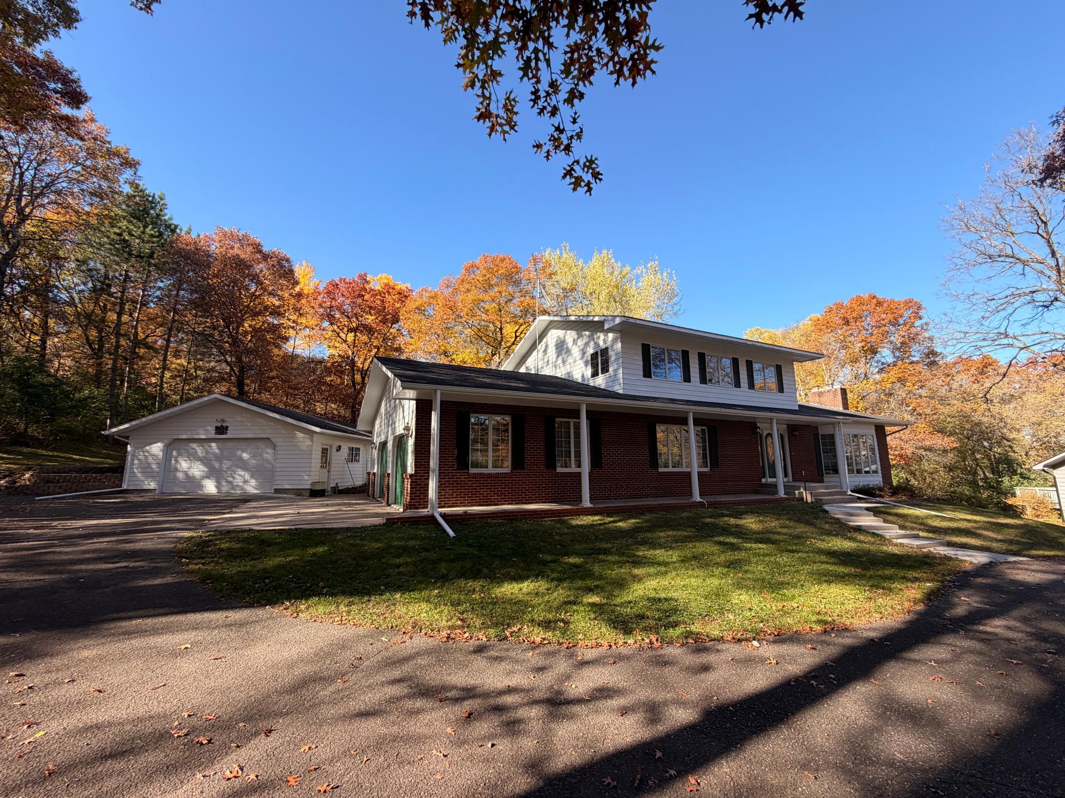 1984 single family home for sale at 139 Belle Rae Circle in Brainerd, MN — 5 bed, 3 bath (photo 2 of 25)