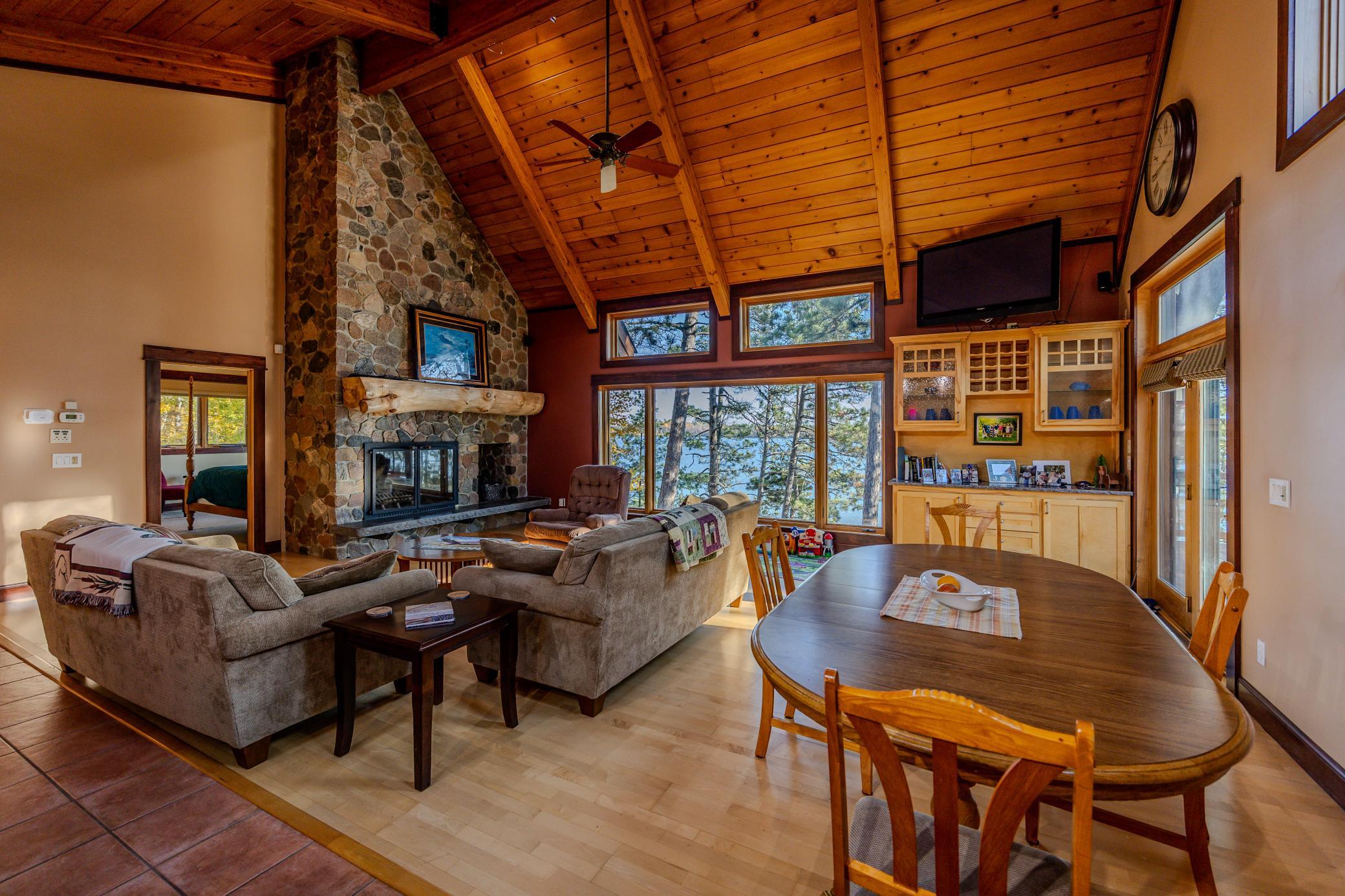 1979 single family home for sale at 17312 County 40 in Park Rapids, MN — 5 bed, 4 bath (photo 8 of 90)