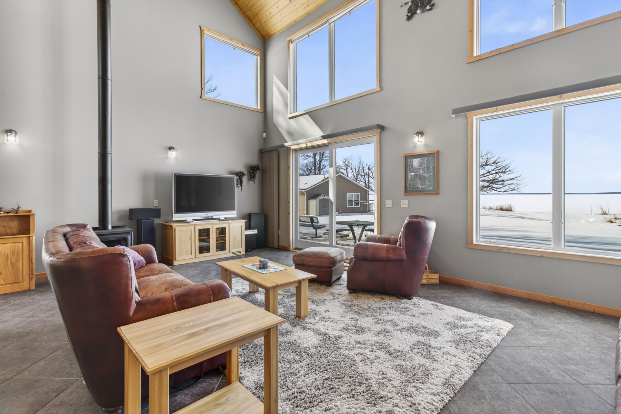 2002 single family home for sale at 10985 Sugar Point Drive NW in Federal Dam, MN — 4 bed, 3 bath (photo 12 of 43)