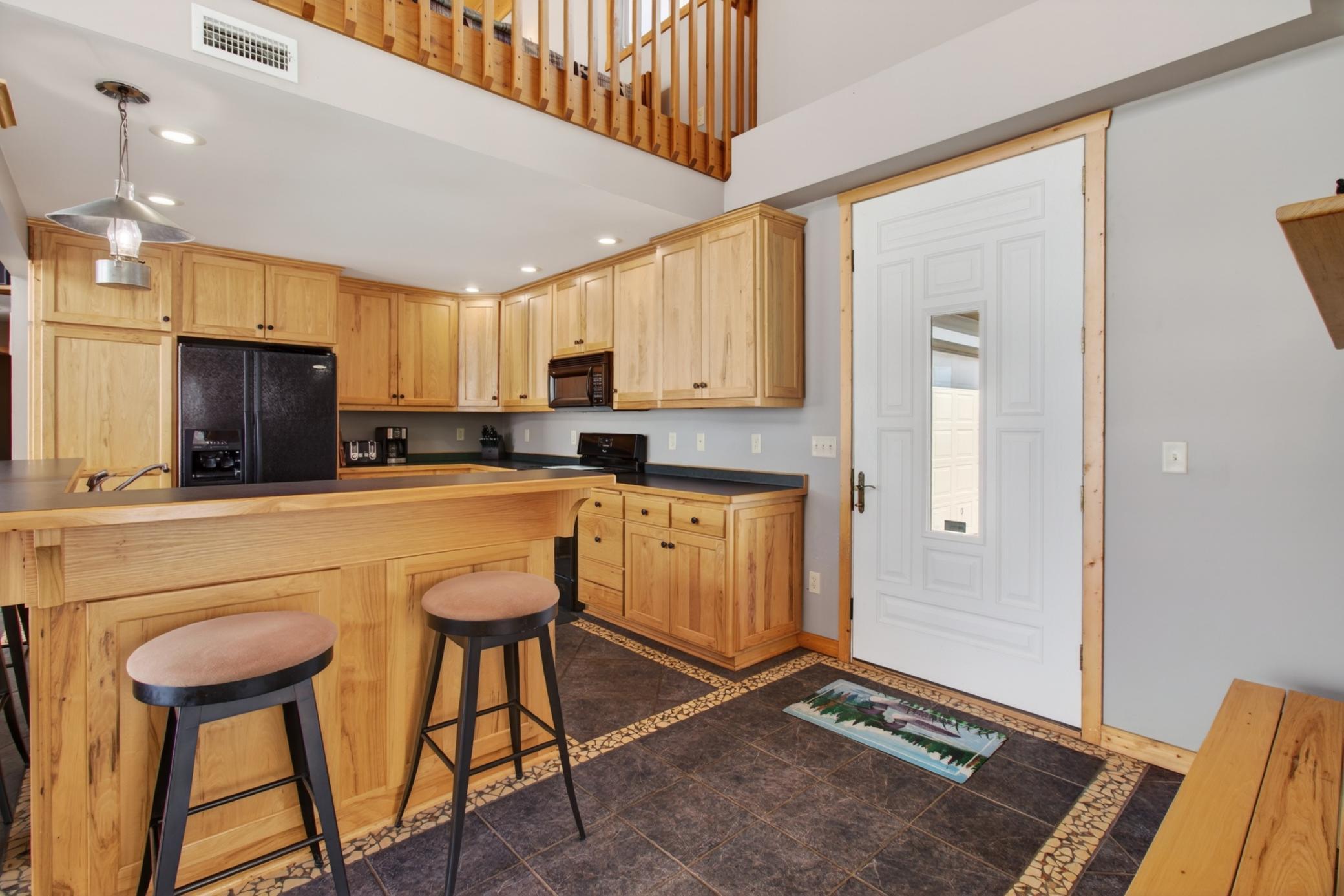 2002 single family home for sale at 10985 Sugar Point Drive NW in Federal Dam, MN — 4 bed, 3 bath (photo 3 of 43)