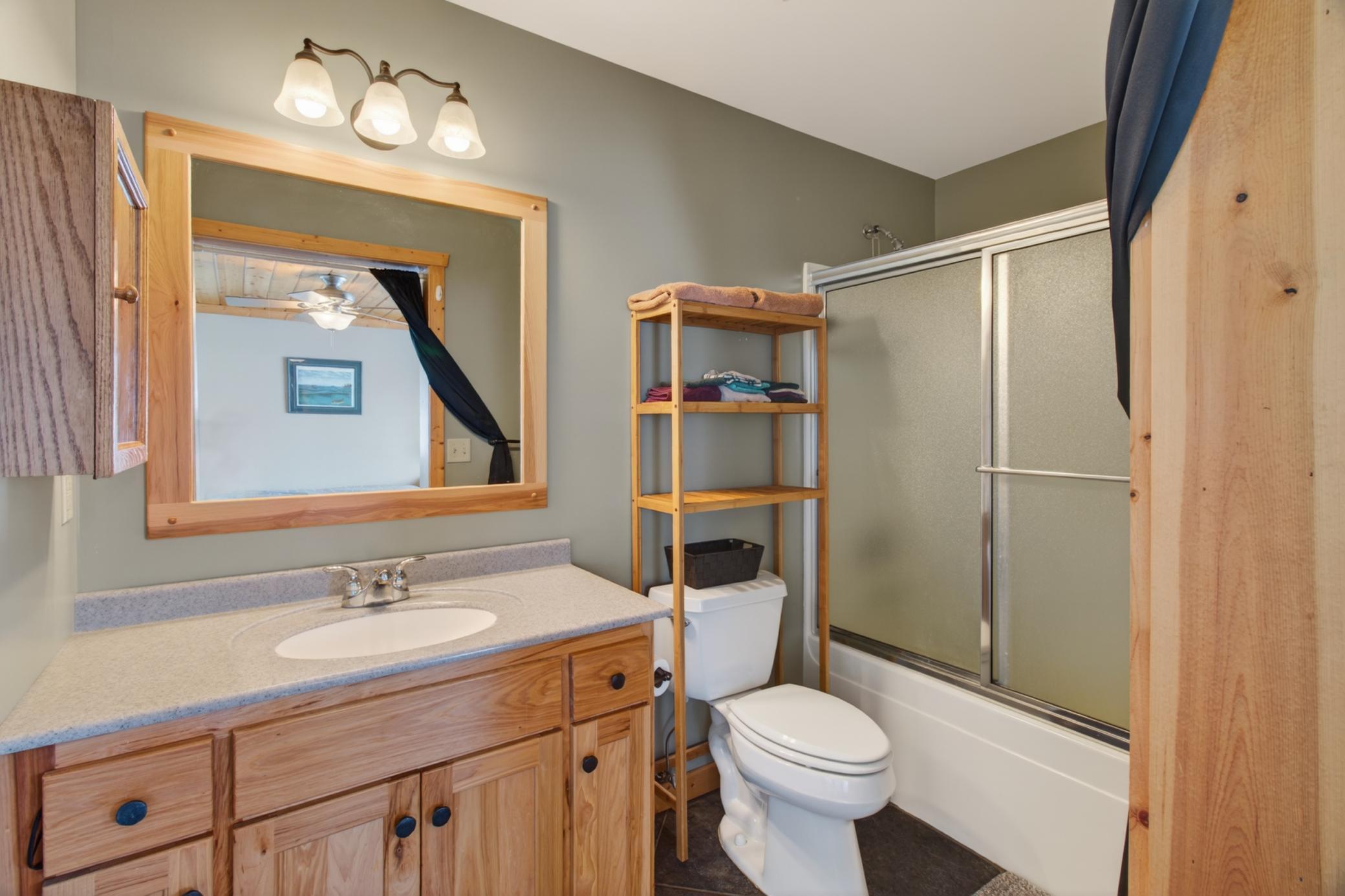 2002 single family home for sale at 10985 Sugar Point Drive NW in Federal Dam, MN — 4 bed, 3 bath (photo 22 of 43)