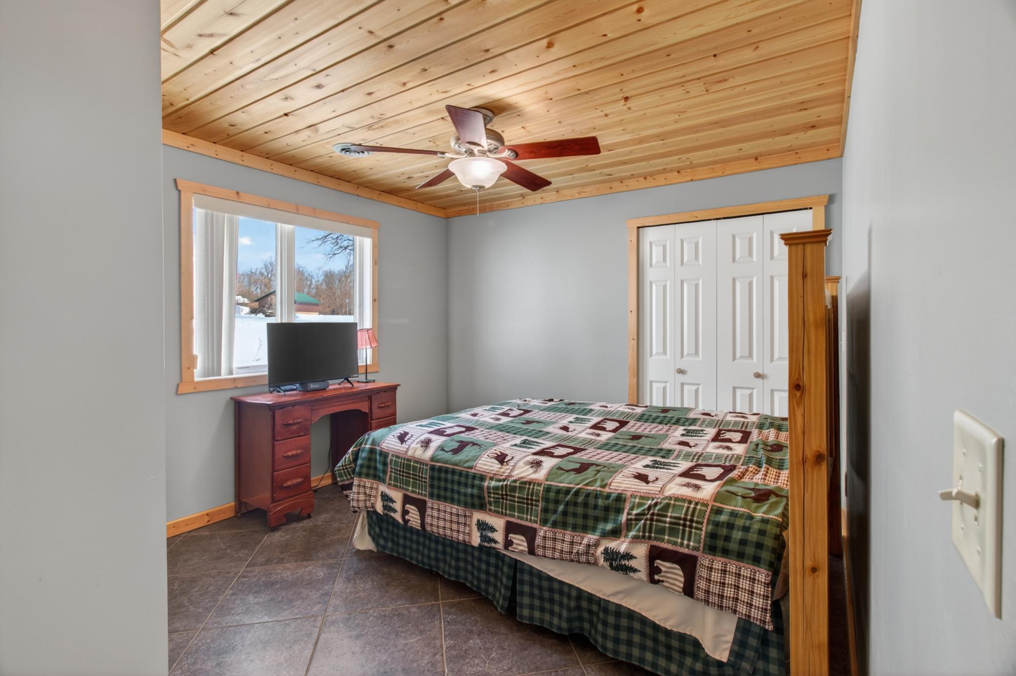 2002 single family home for sale at 10985 Sugar Point Drive NW in Federal Dam, MN — 4 bed, 3 bath (photo 23 of 43)