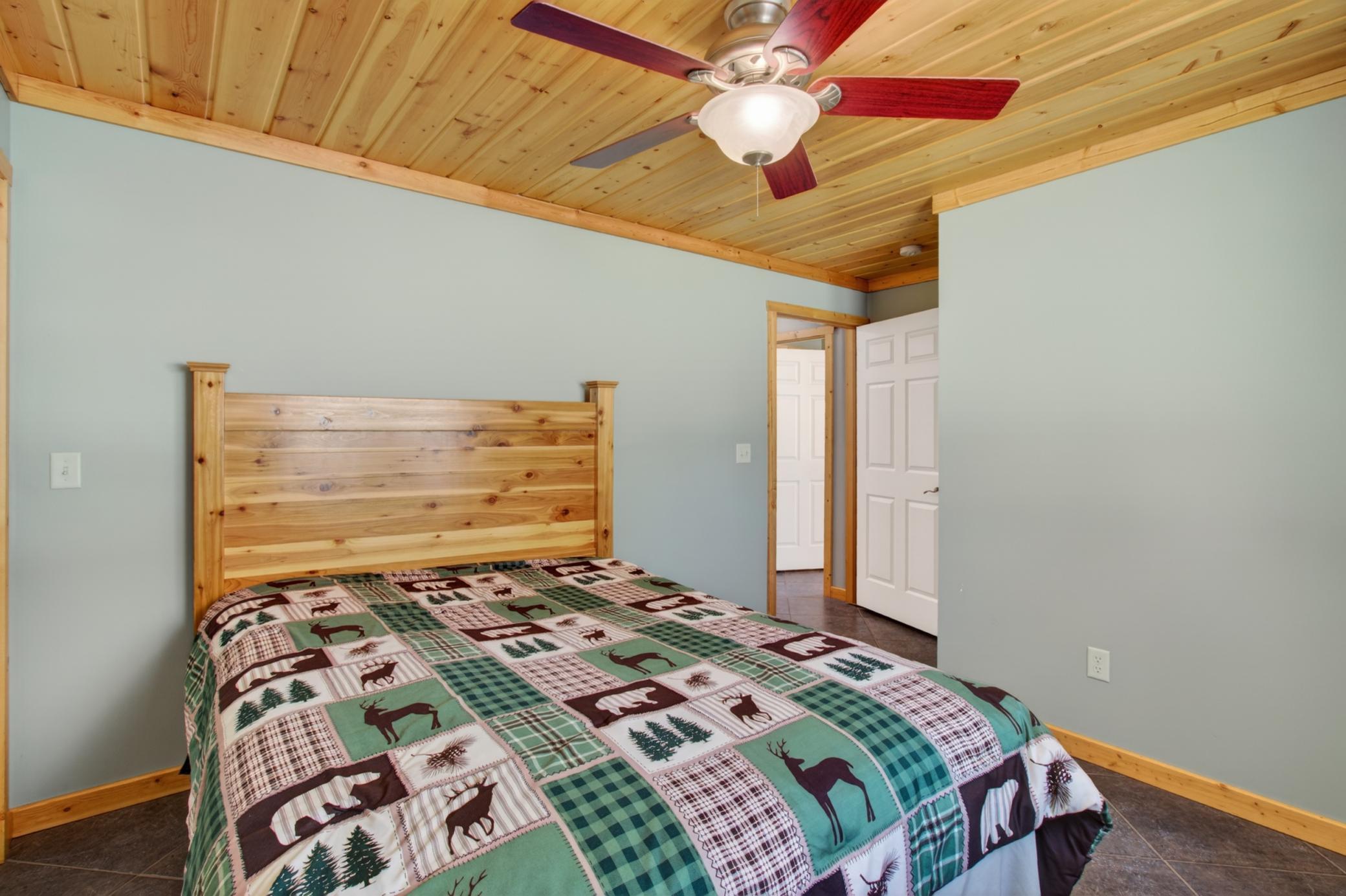 2002 single family home for sale at 10985 Sugar Point Drive NW in Federal Dam, MN — 4 bed, 3 bath (photo 24 of 43)