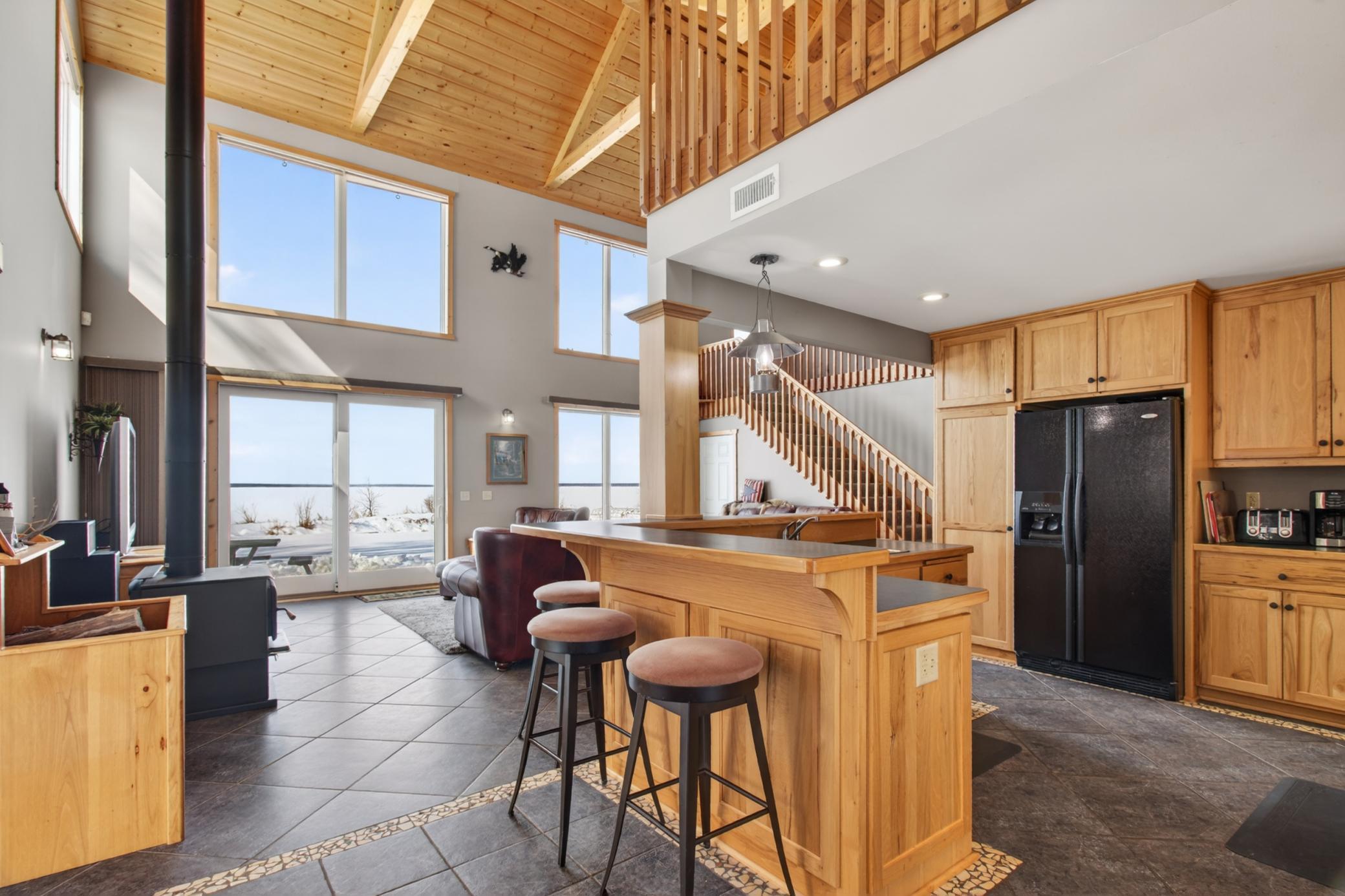 2002 single family home for sale at 10985 Sugar Point Drive NW in Federal Dam, MN — 4 bed, 3 bath (photo 4 of 43)