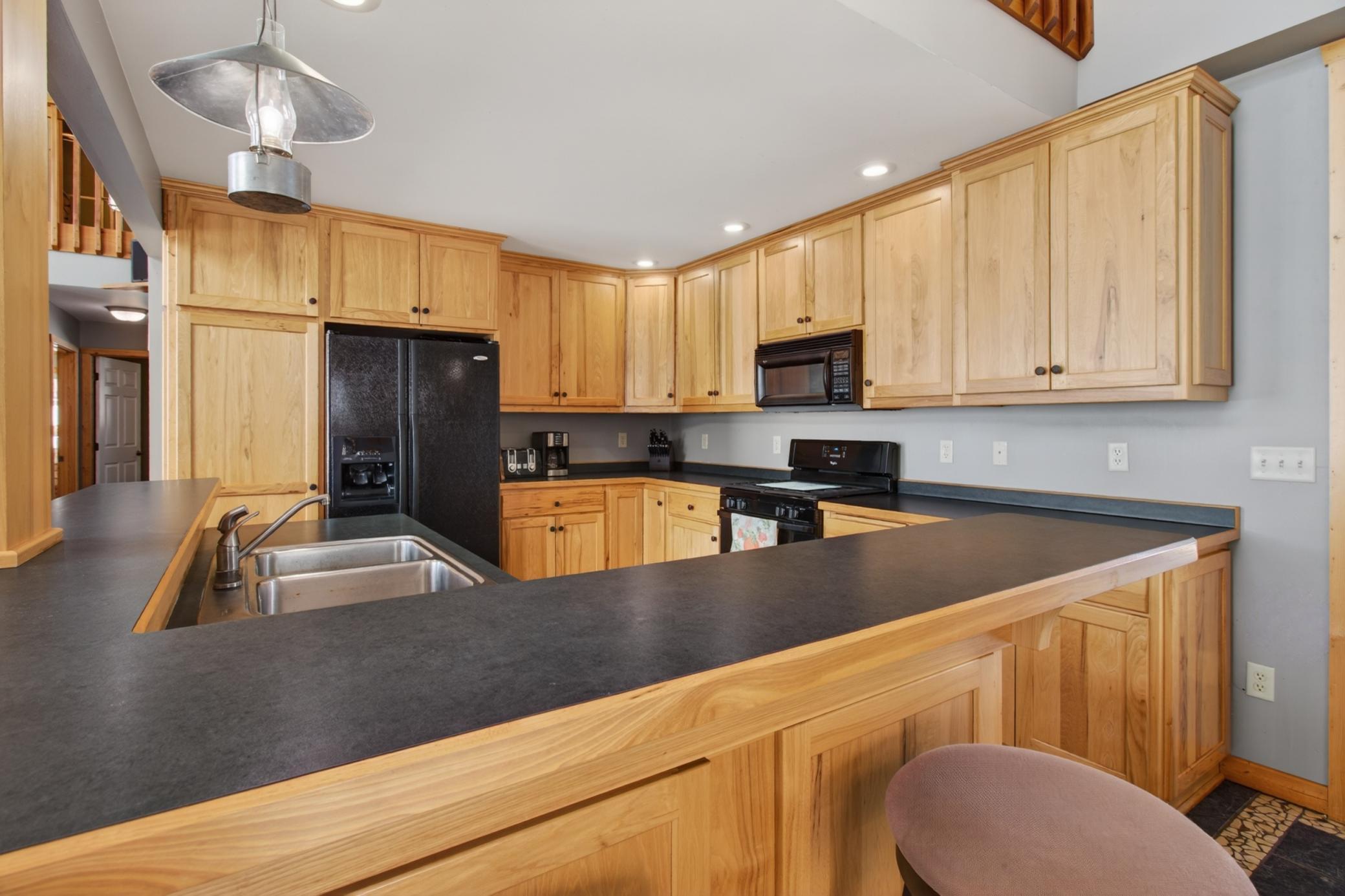 2002 single family home for sale at 10985 Sugar Point Drive NW in Federal Dam, MN — 4 bed, 3 bath (photo 7 of 43)