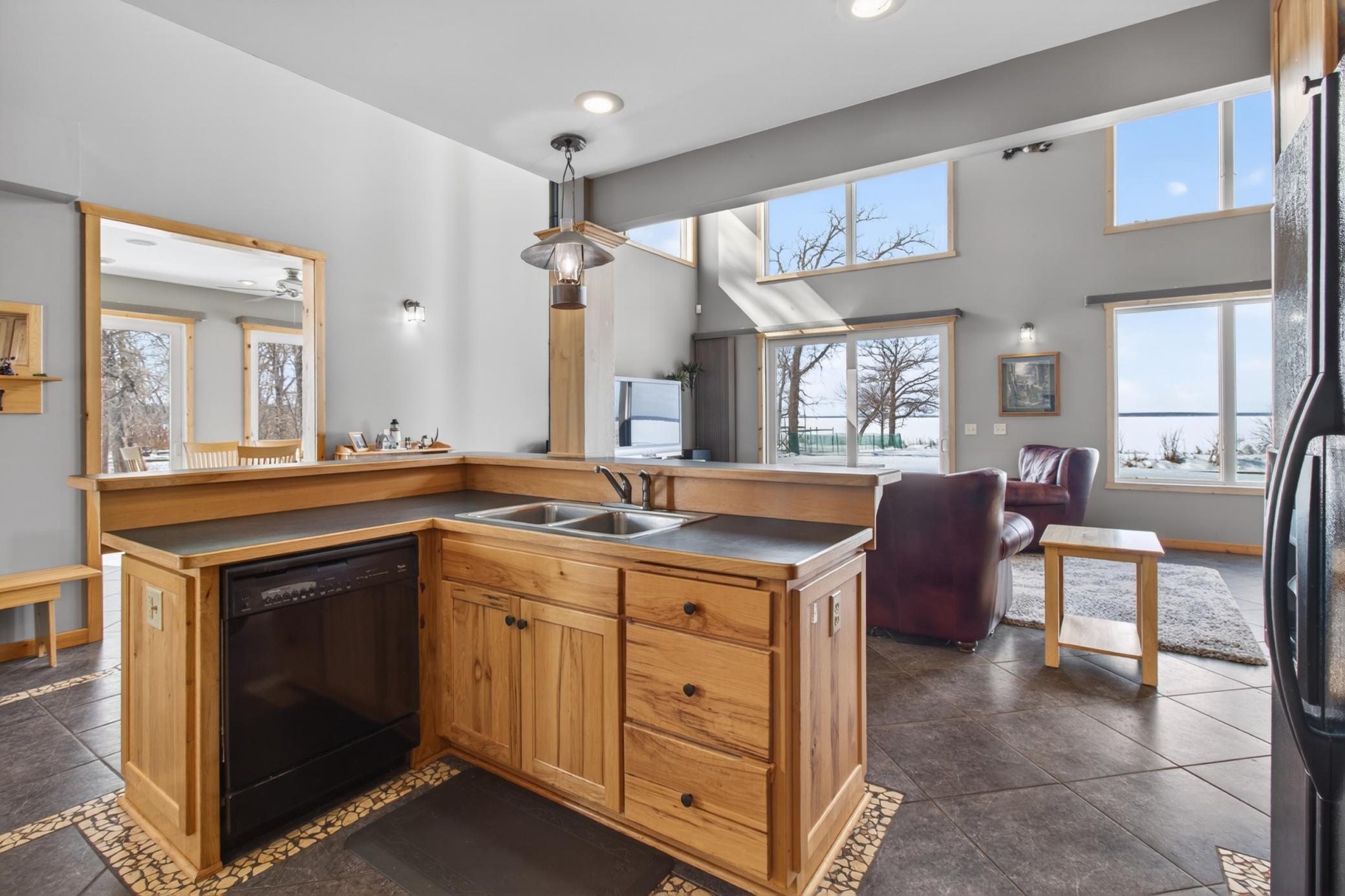 2002 single family home for sale at 10985 Sugar Point Drive NW in Federal Dam, MN — 4 bed, 3 bath (photo 8 of 43)