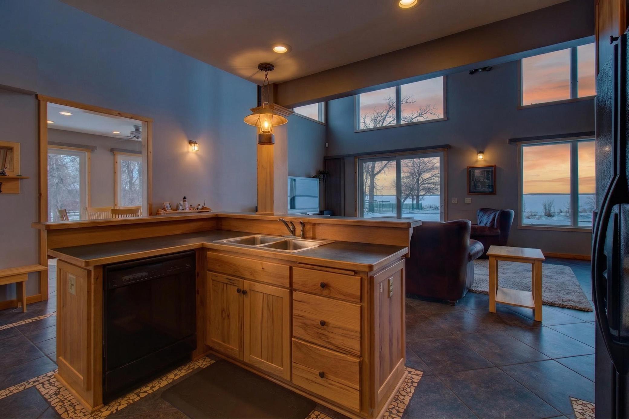 2002 single family home for sale at 10985 Sugar Point Drive NW in Federal Dam, MN — 4 bed, 3 bath (photo 9 of 43)