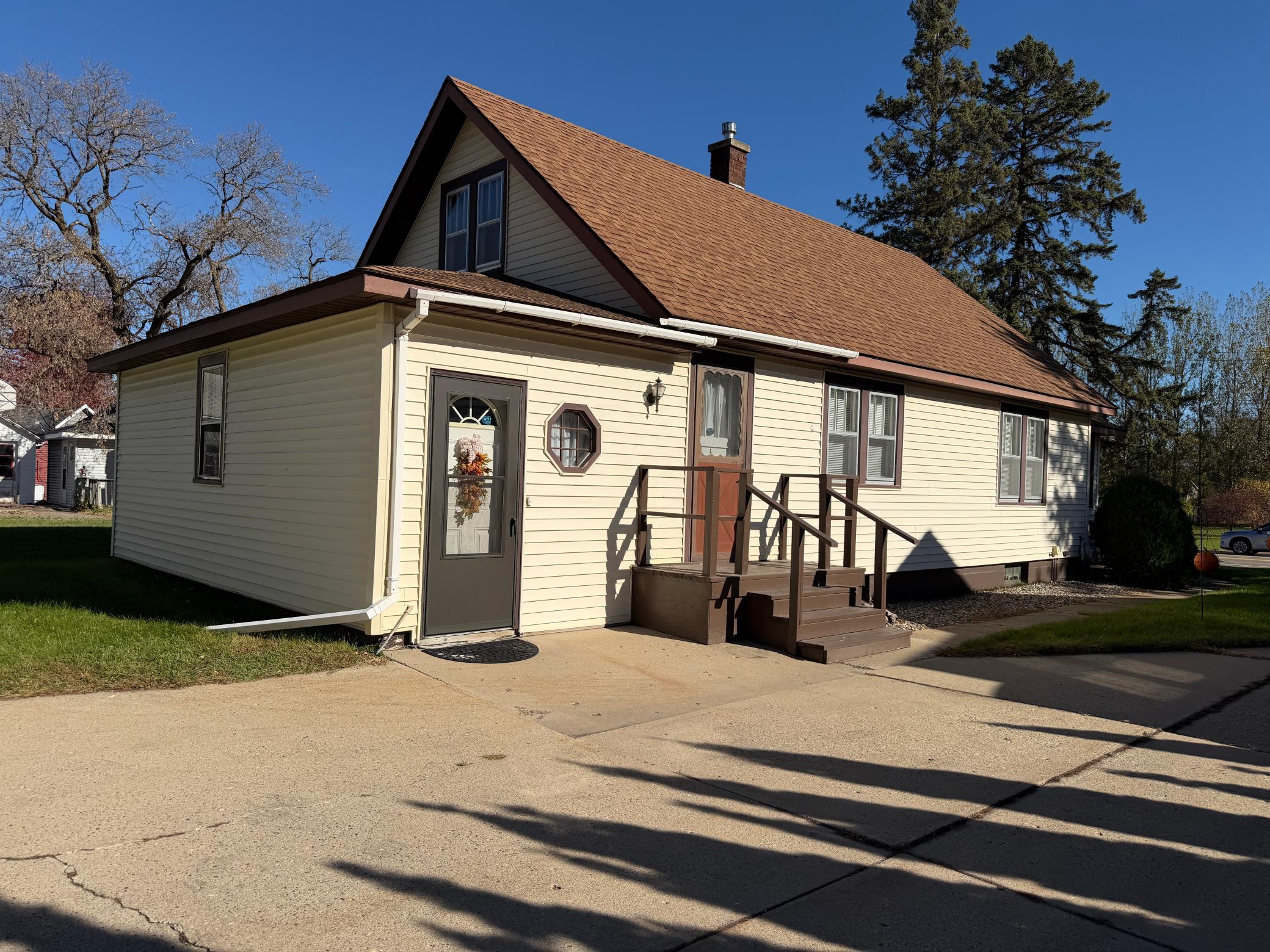 1925 single family home for sale at 830 Main Street N in Browerville, MN — 3 bed, 2 bath (photo 2 of 28)