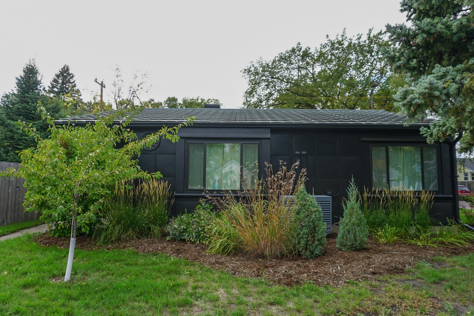 1950 single family home for sale at 1501 5th Street S in Fargo, ND — 2 bed, 1 bath (photo 2 of 38)