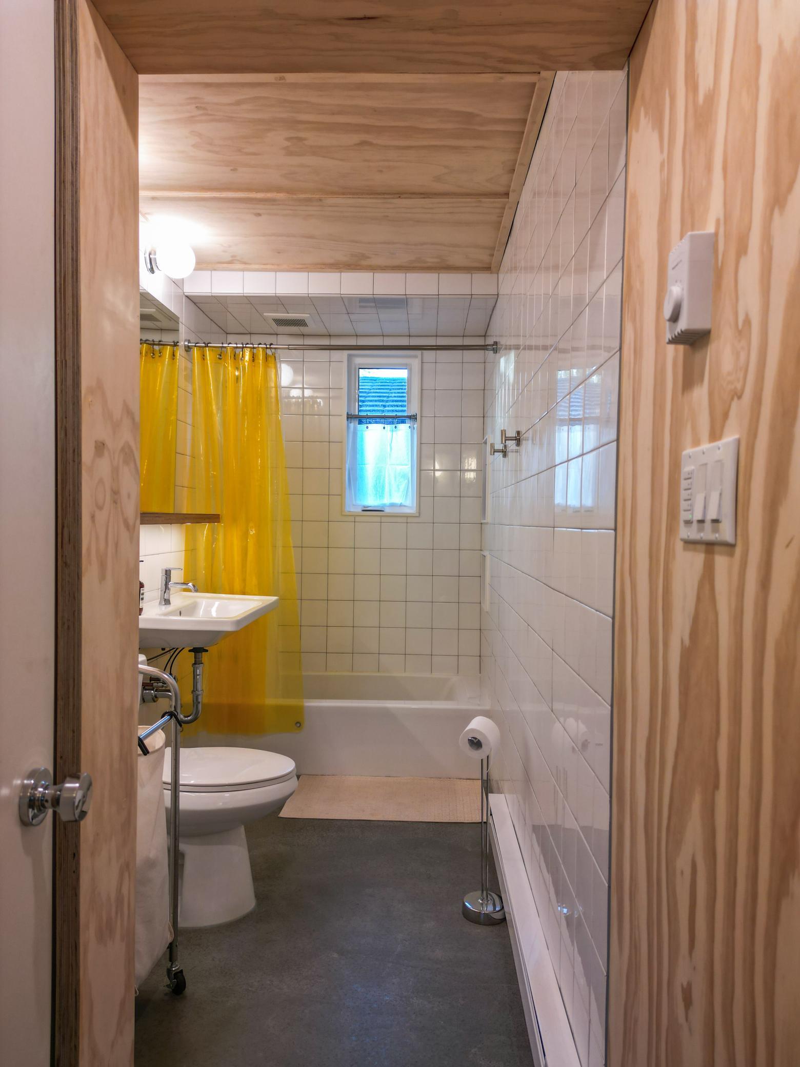 1950 single family home for sale at 1501 5th Street S in Fargo, ND — 2 bed, 1 bath (photo 23 of 38)