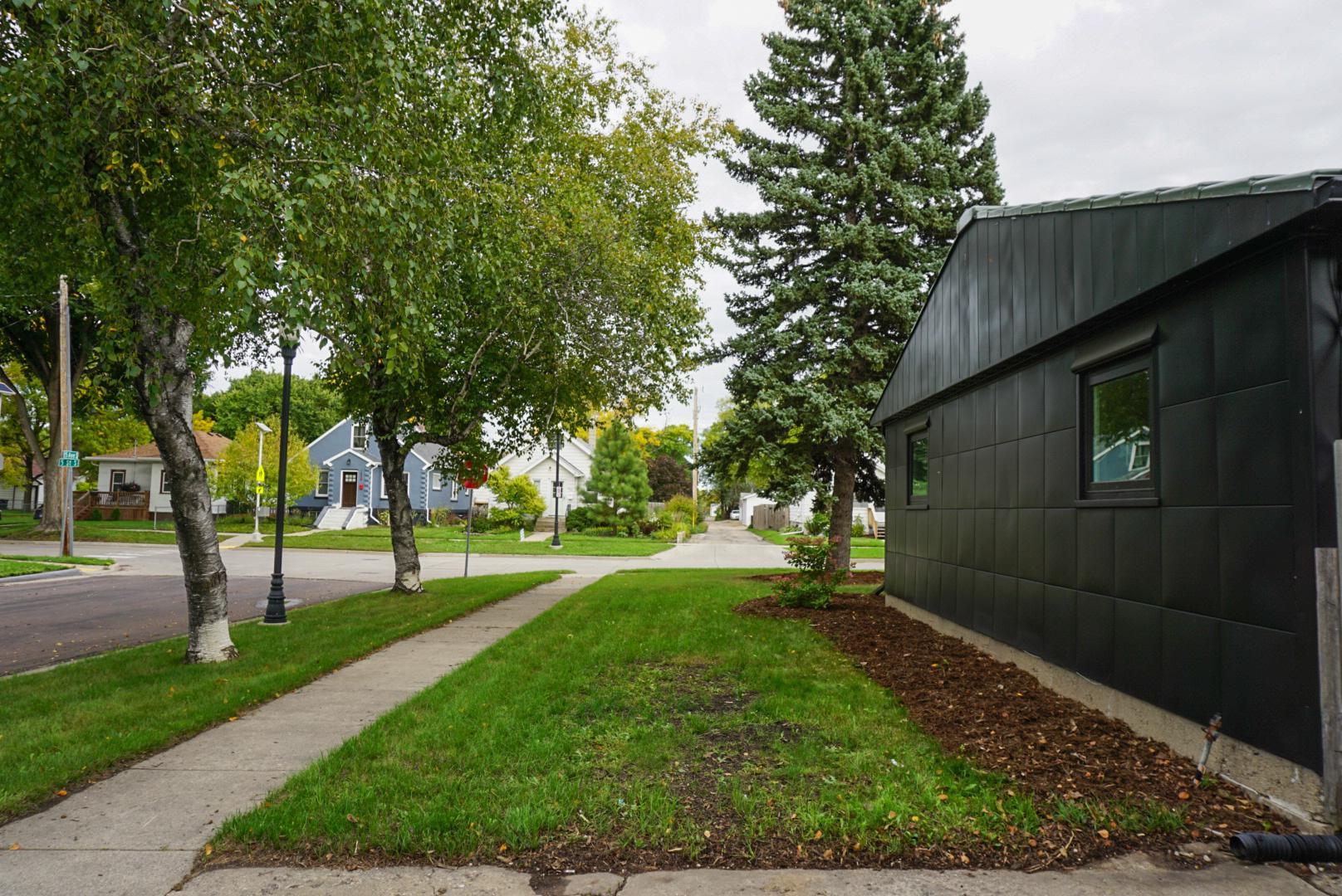 1950 single family home for sale at 1501 5th Street S in Fargo, ND — 2 bed, 1 bath (photo 38 of 38)