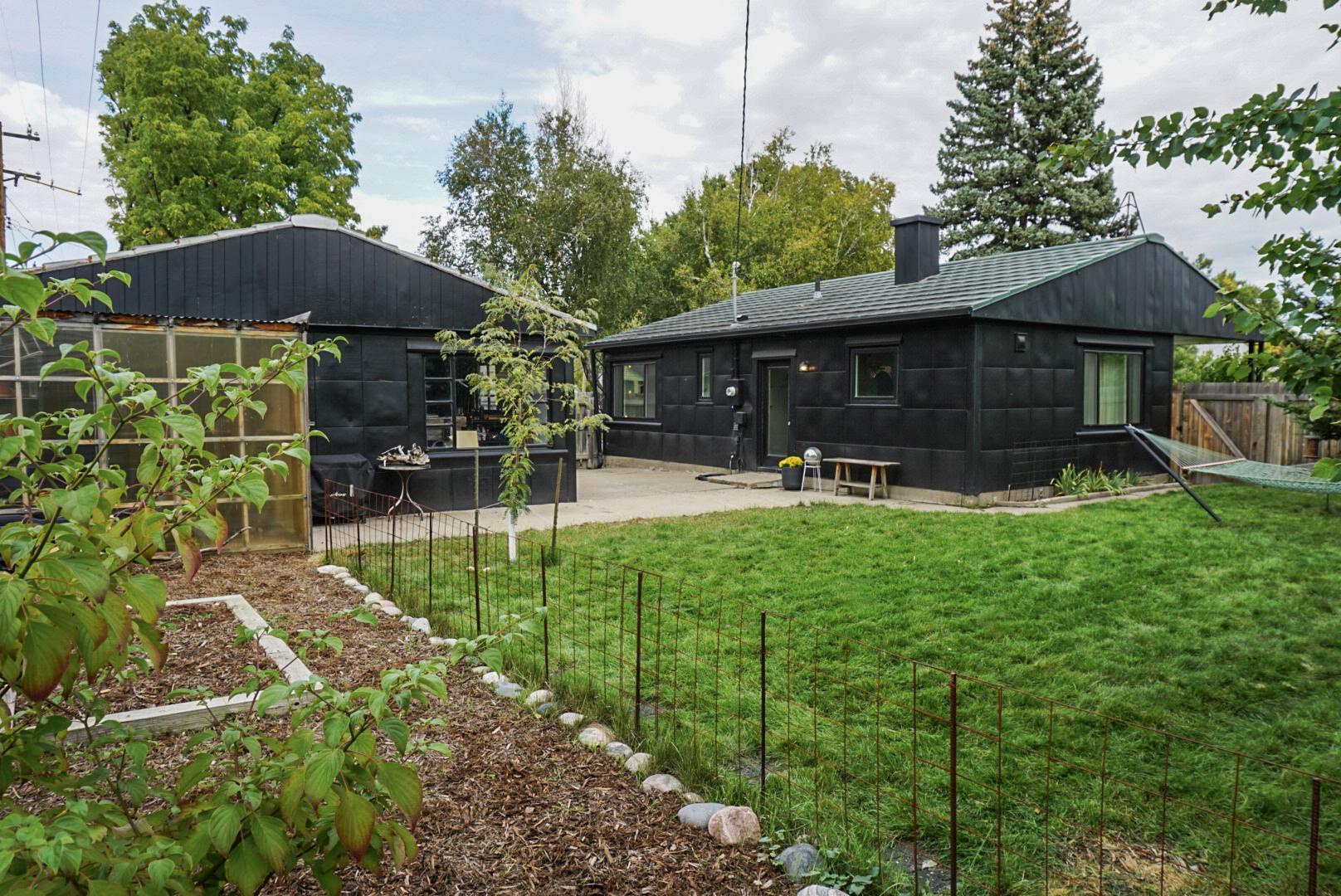 1950 single family home for sale at 1501 5th Street S in Fargo, ND — 2 bed, 1 bath (photo 7 of 38)