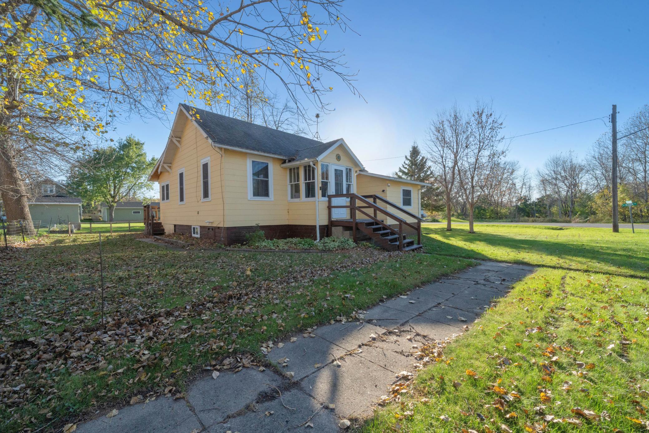 1930 single family home for sale at 313 4th Street NW in Bertha, MN — 2 bed, 2 bath (photo 2 of 36)