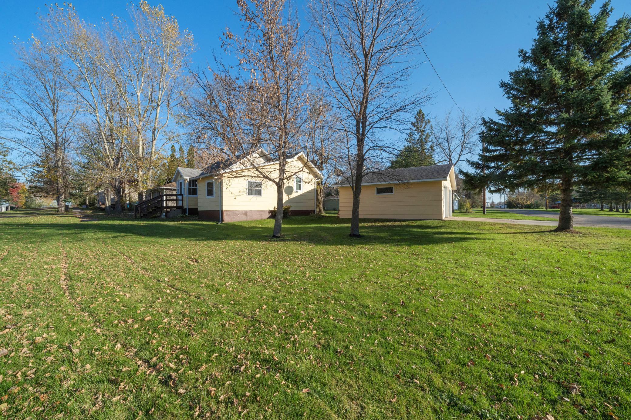 1930 single family home for sale at 313 4th Street NW in Bertha, MN — 2 bed, 2 bath (photo 3 of 36)