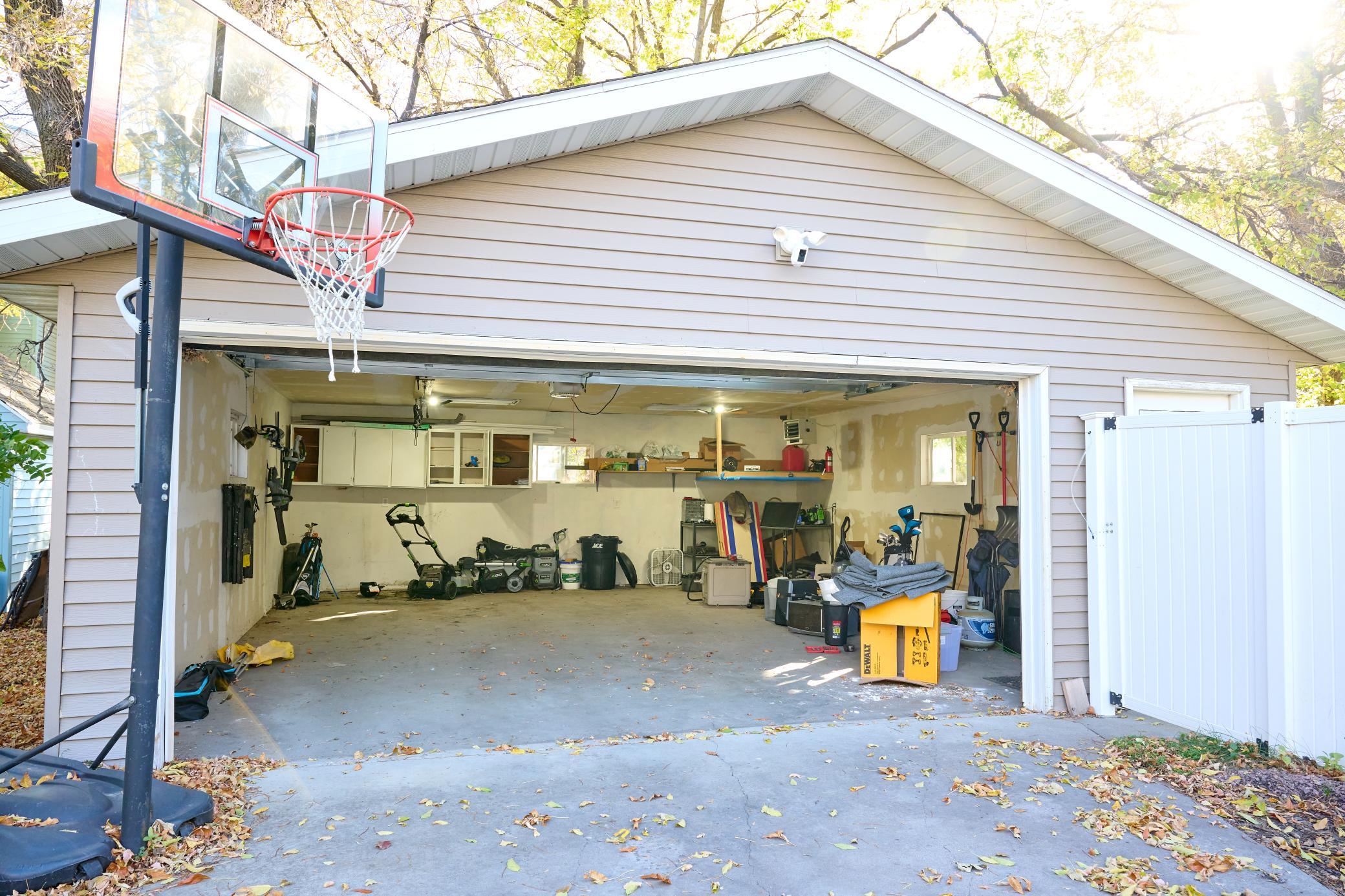 1904 single family home for sale at 610 University Drive S in Fargo, ND — 4 bed, 2 bath (photo 12 of 71)