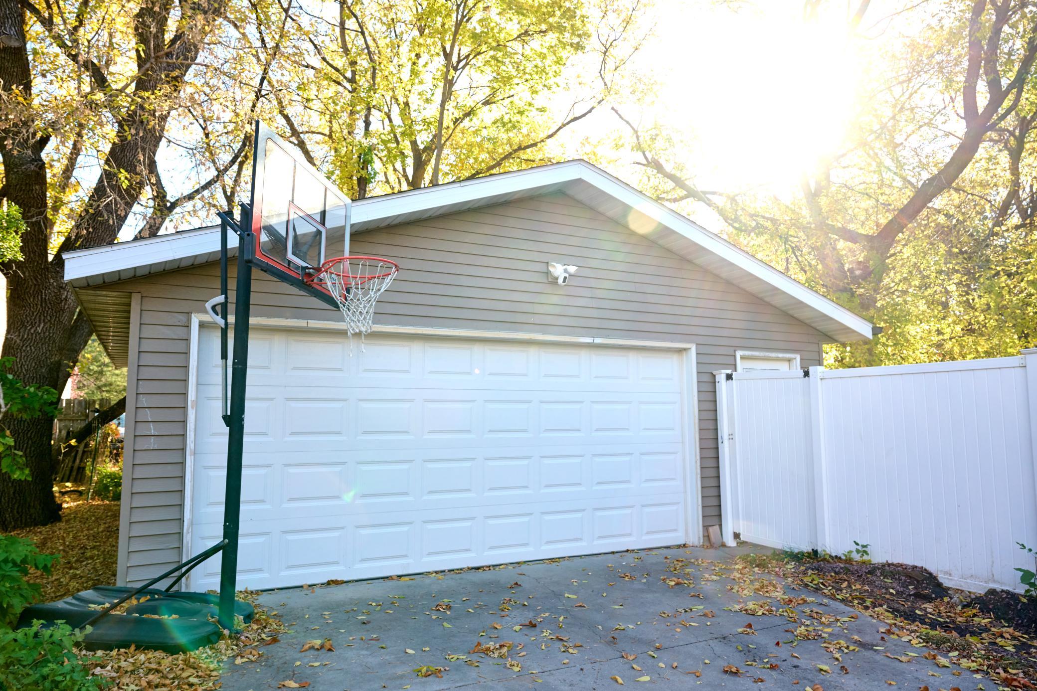1904 single family home for sale at 610 University Drive S in Fargo, ND — 4 bed, 2 bath (photo 3 of 71)