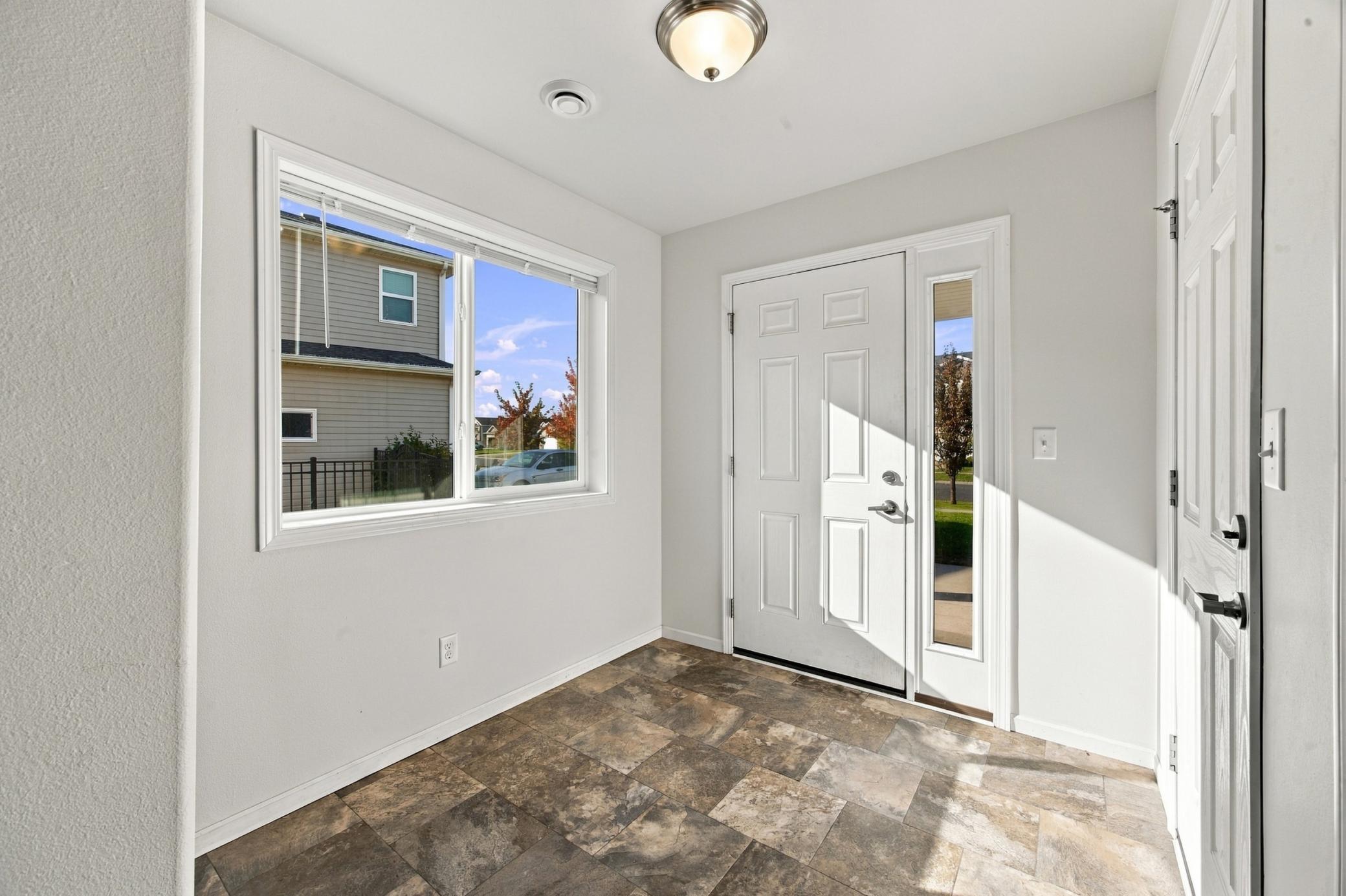 2013 single family home for sale at 3511 8th Street E in West Fargo, ND — 3 bed, 3 bath (photo 2 of 27)