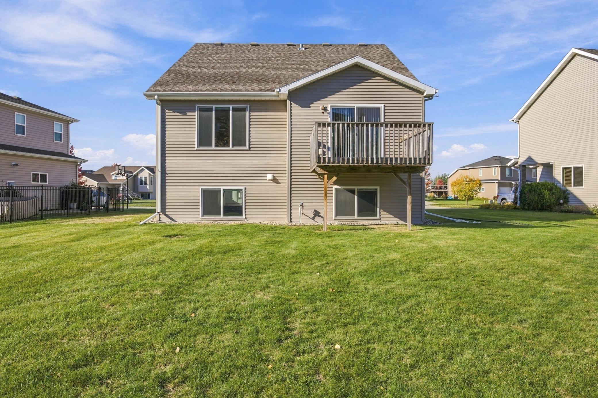 2013 single family home for sale at 3511 8th Street E in West Fargo, ND — 3 bed, 3 bath (photo 25 of 27)