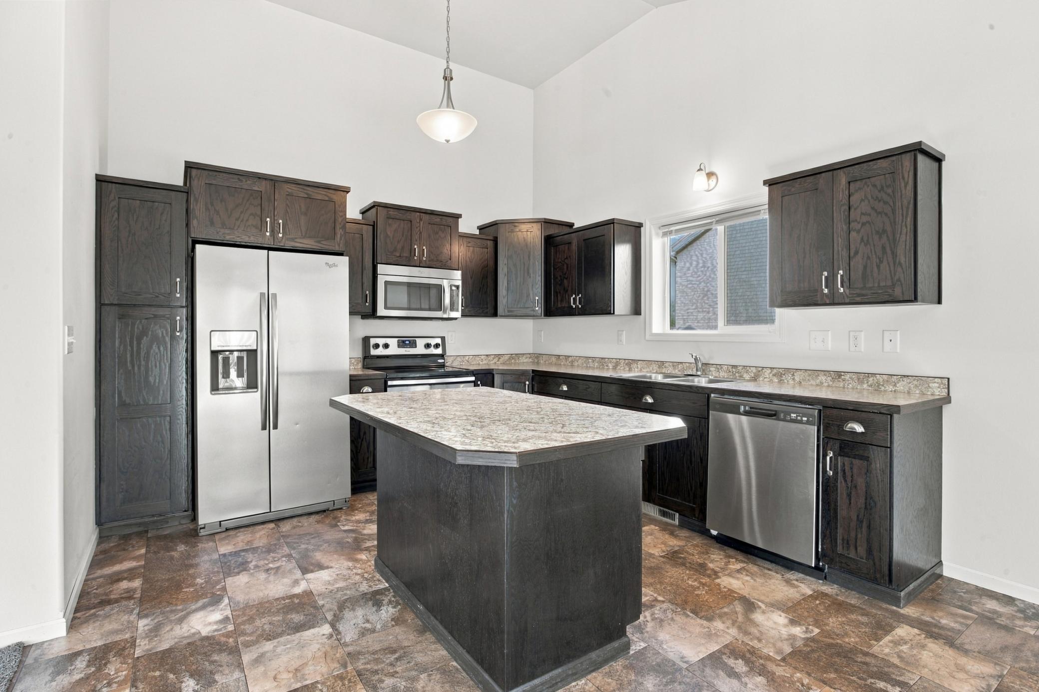 2013 single family home for sale at 3511 8th Street E in West Fargo, ND — 3 bed, 3 bath (photo 6 of 27)