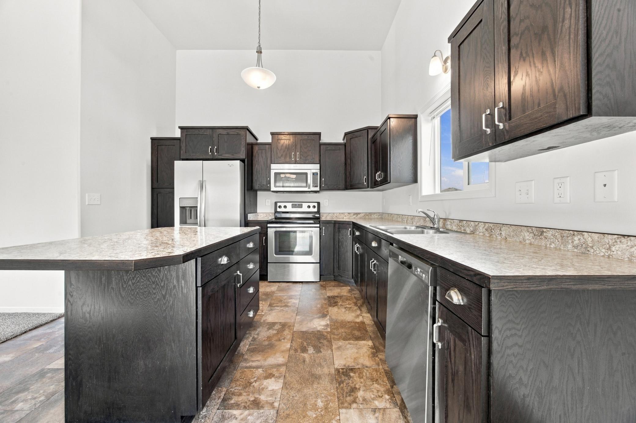 2013 single family home for sale at 3511 8th Street E in West Fargo, ND — 3 bed, 3 bath (photo 7 of 27)