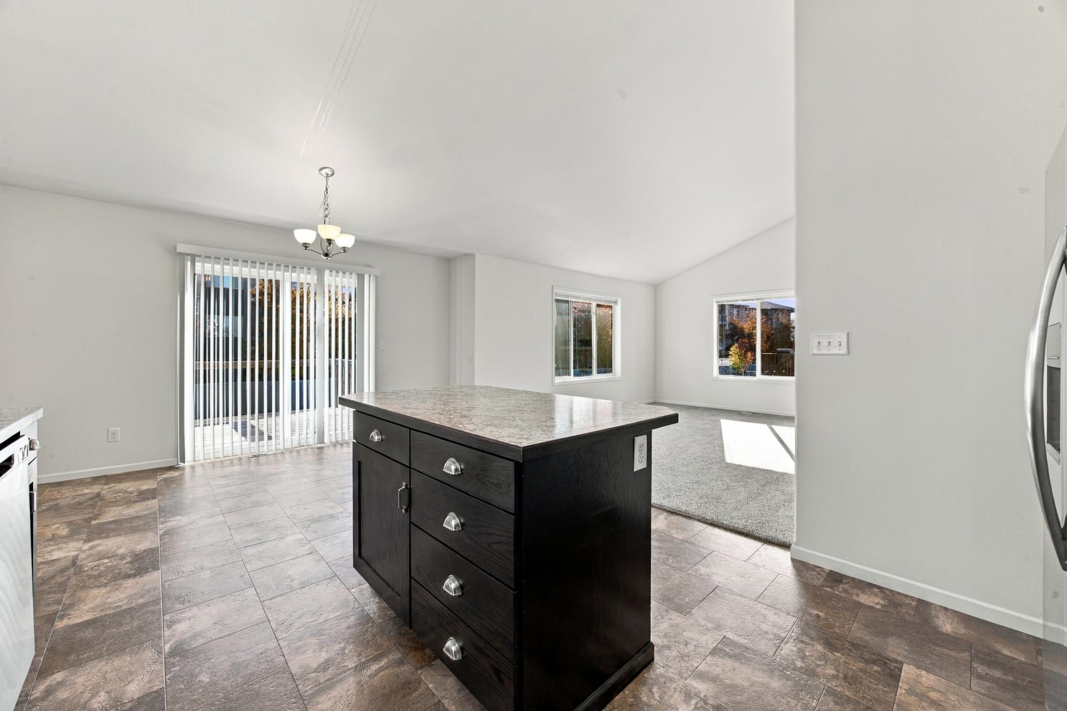 2013 single family home for sale at 3511 8th Street E in West Fargo, ND — 3 bed, 3 bath (photo 8 of 27)