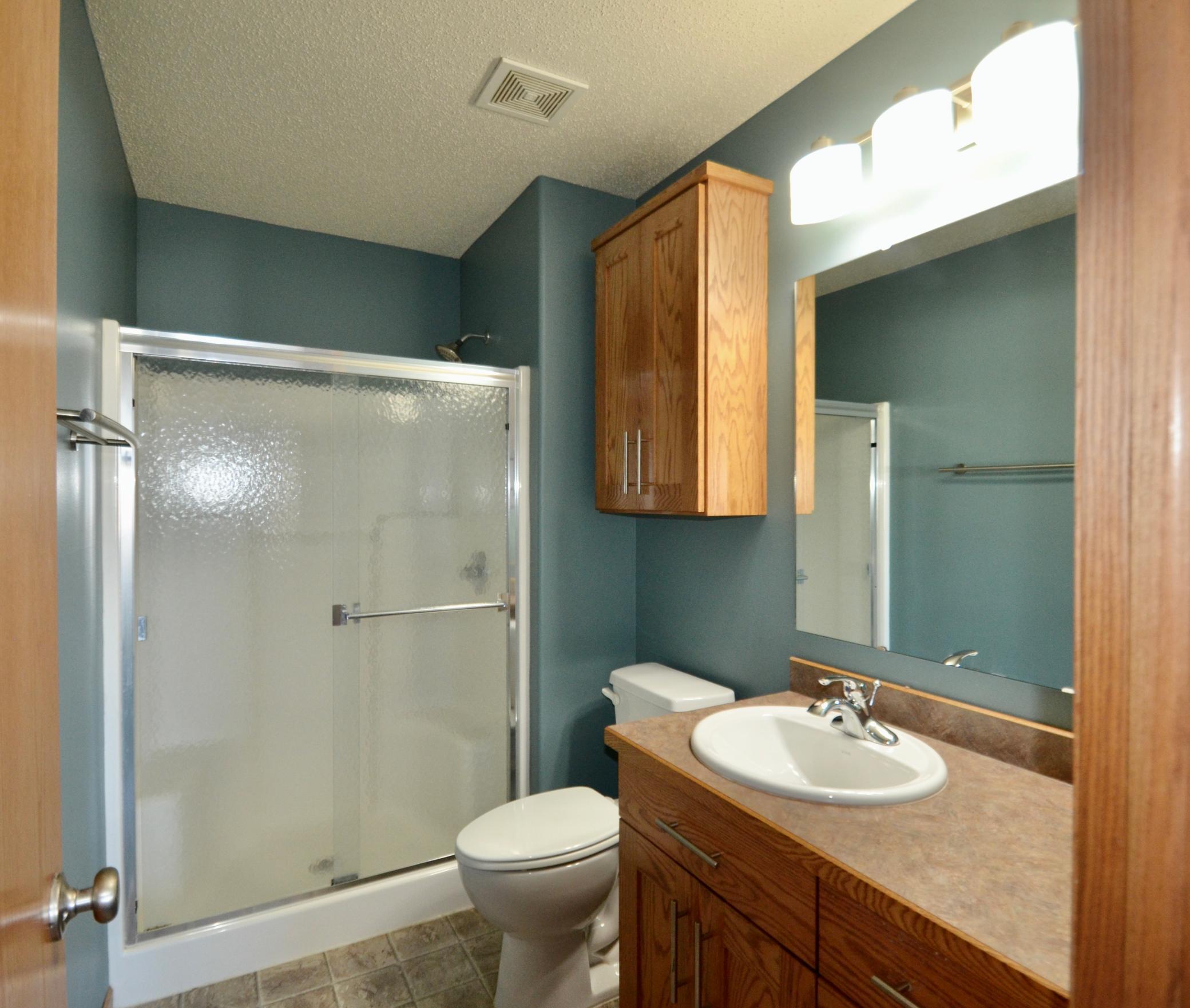 2009 twin home for sale at 2576 55th Avenue S in Fargo, ND — 3 bed, 3 bath (photo 13 of 35)