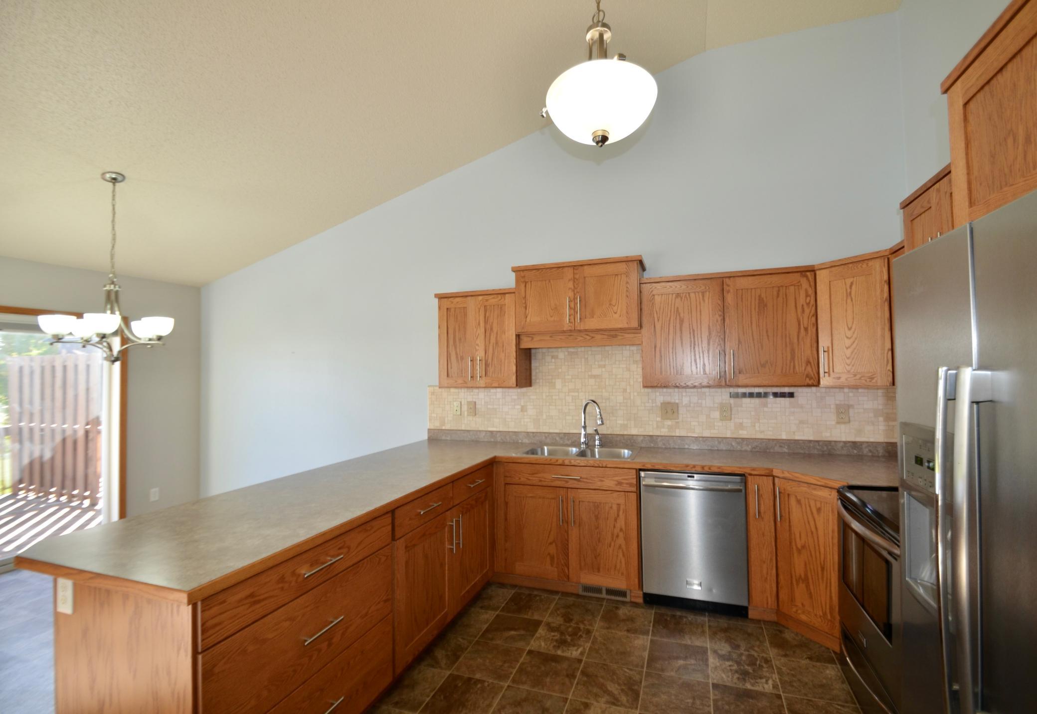 2009 twin home for sale at 2576 55th Avenue S in Fargo, ND — 3 bed, 3 bath (photo 17 of 35)
