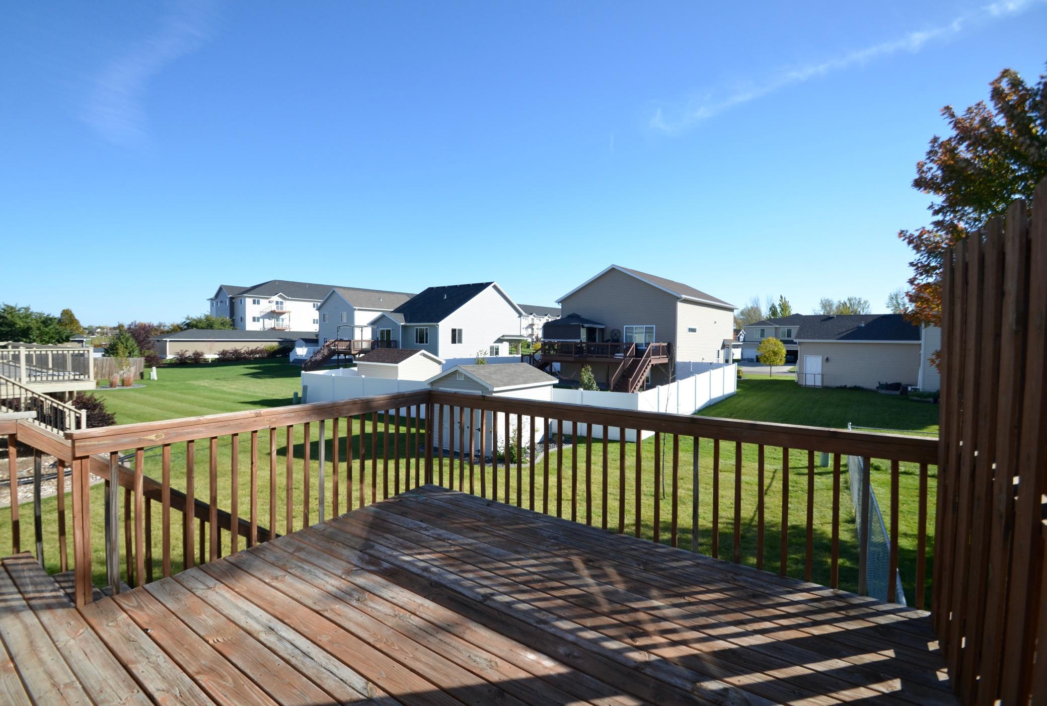 2009 twin home for sale at 2576 55th Avenue S in Fargo, ND — 3 bed, 3 bath (photo 18 of 35)