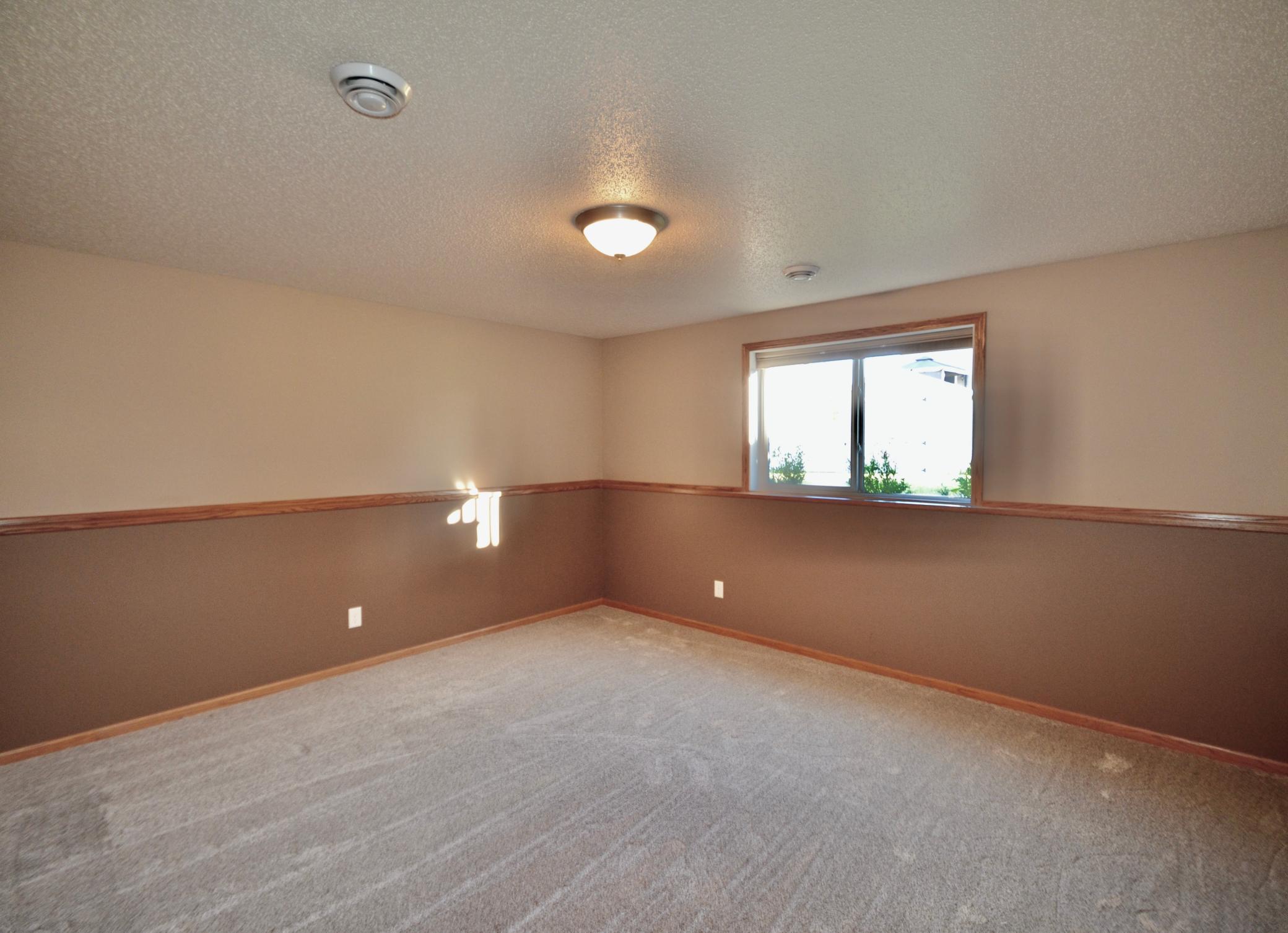 2009 twin home for sale at 2576 55th Avenue S in Fargo, ND — 3 bed, 3 bath (photo 21 of 35)
