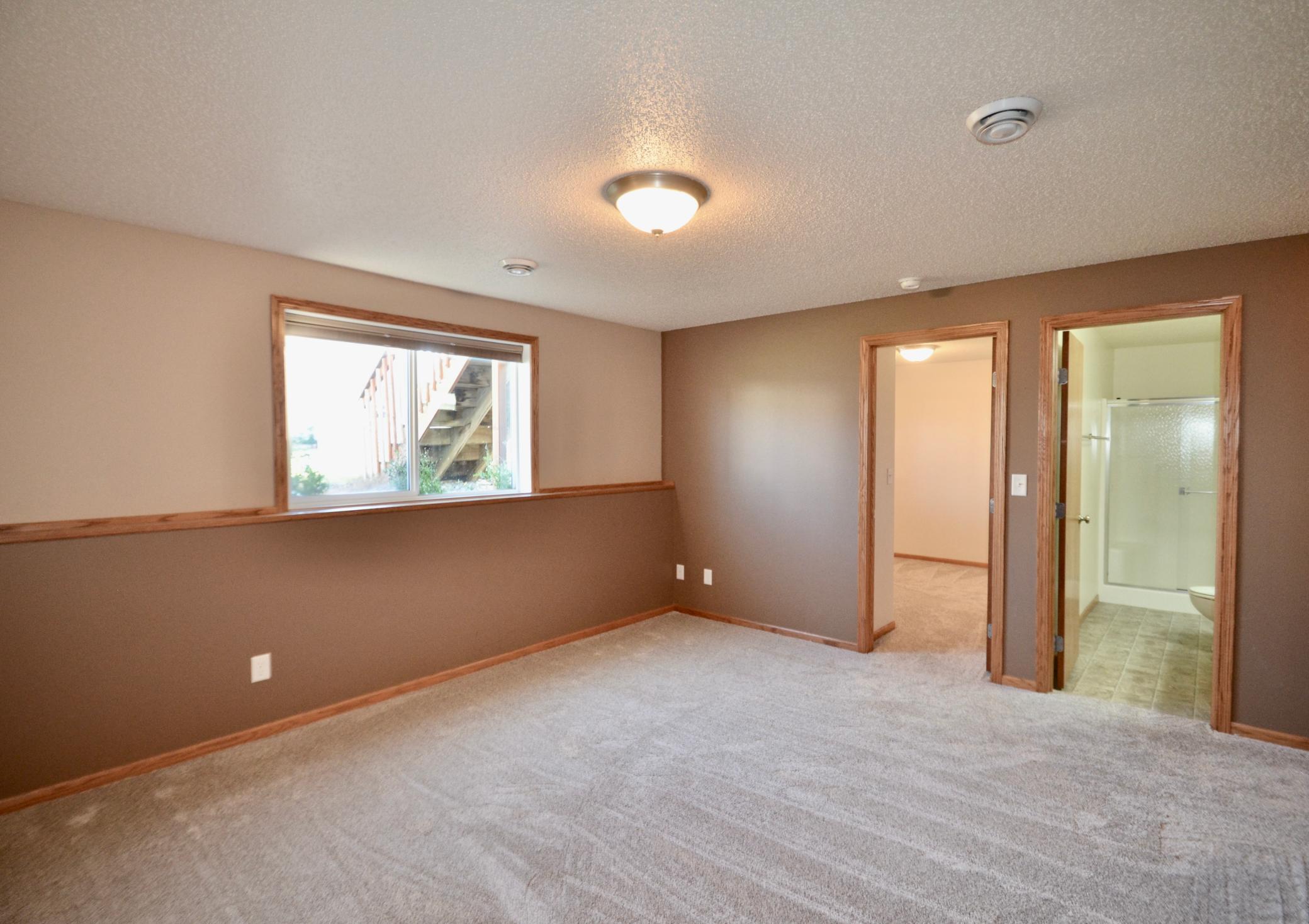 2009 twin home for sale at 2576 55th Avenue S in Fargo, ND — 3 bed, 3 bath (photo 22 of 35)