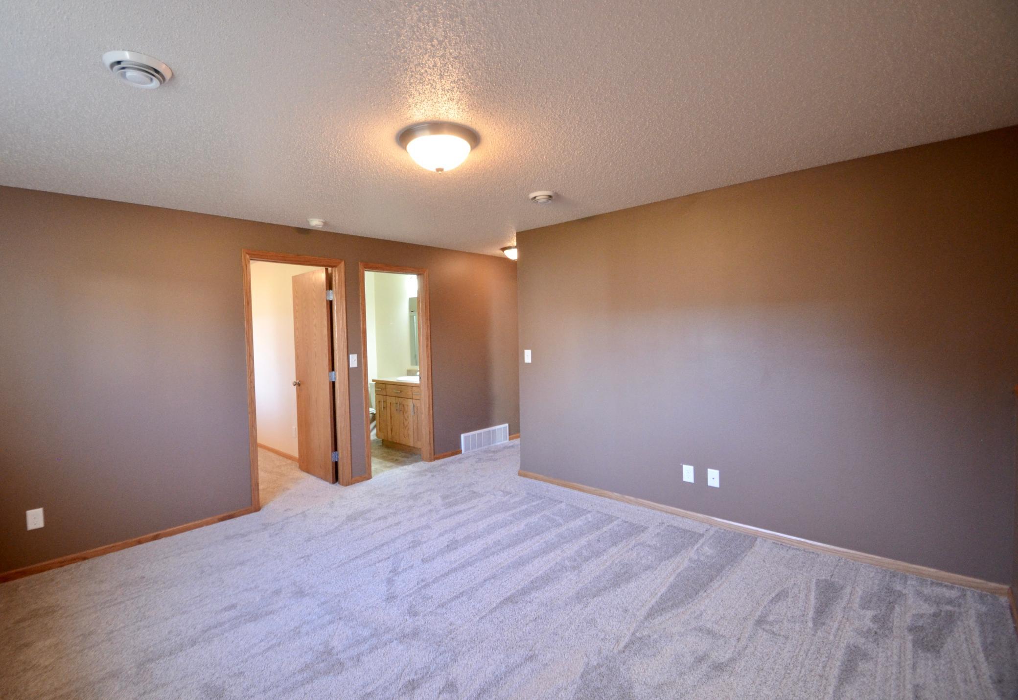 2009 twin home for sale at 2576 55th Avenue S in Fargo, ND — 3 bed, 3 bath (photo 23 of 35)