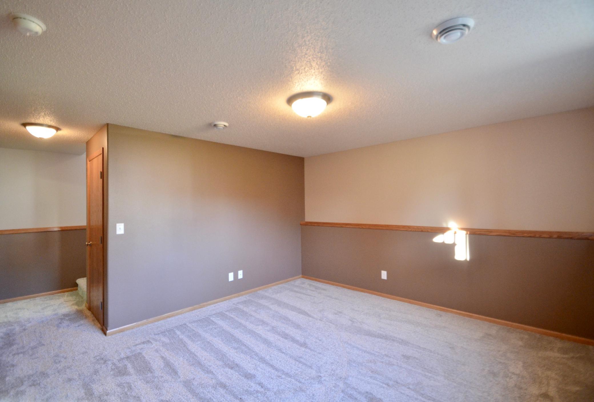 2009 twin home for sale at 2576 55th Avenue S in Fargo, ND — 3 bed, 3 bath (photo 24 of 35)