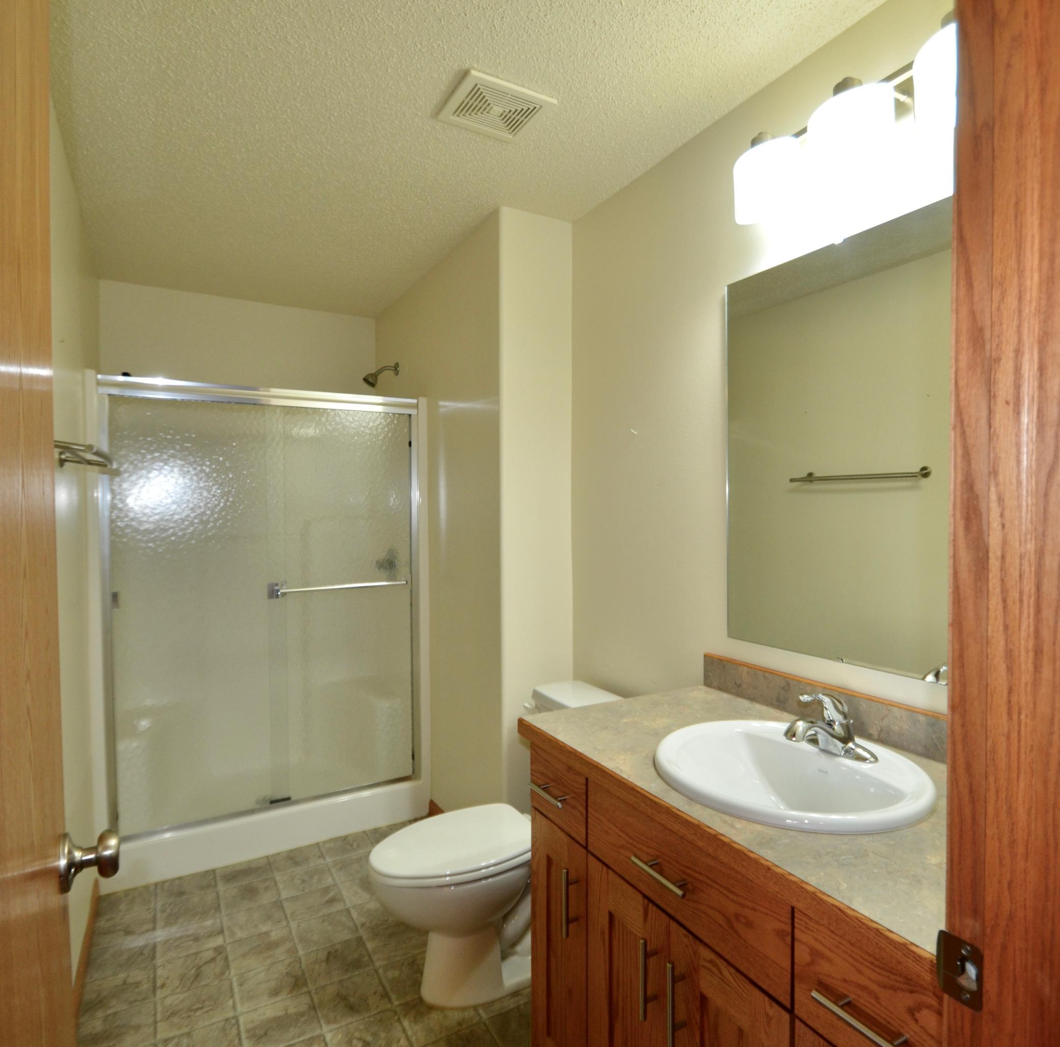 2009 twin home for sale at 2576 55th Avenue S in Fargo, ND — 3 bed, 3 bath (photo 28 of 35)