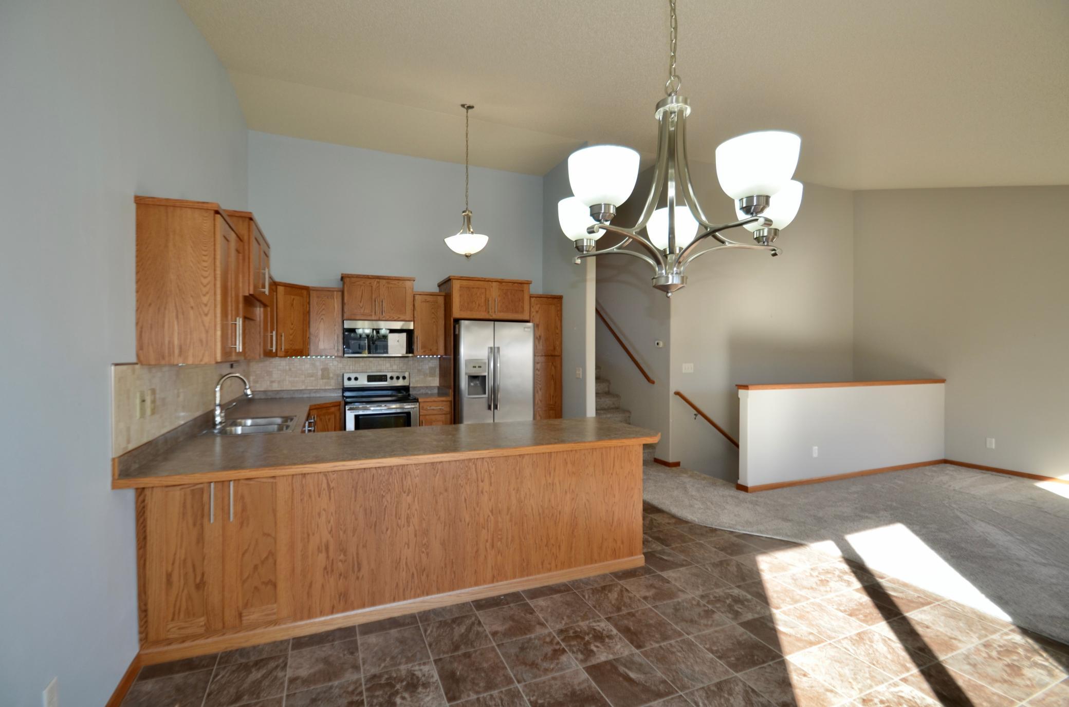 2009 twin home for sale at 2576 55th Avenue S in Fargo, ND — 3 bed, 3 bath (photo 4 of 35)