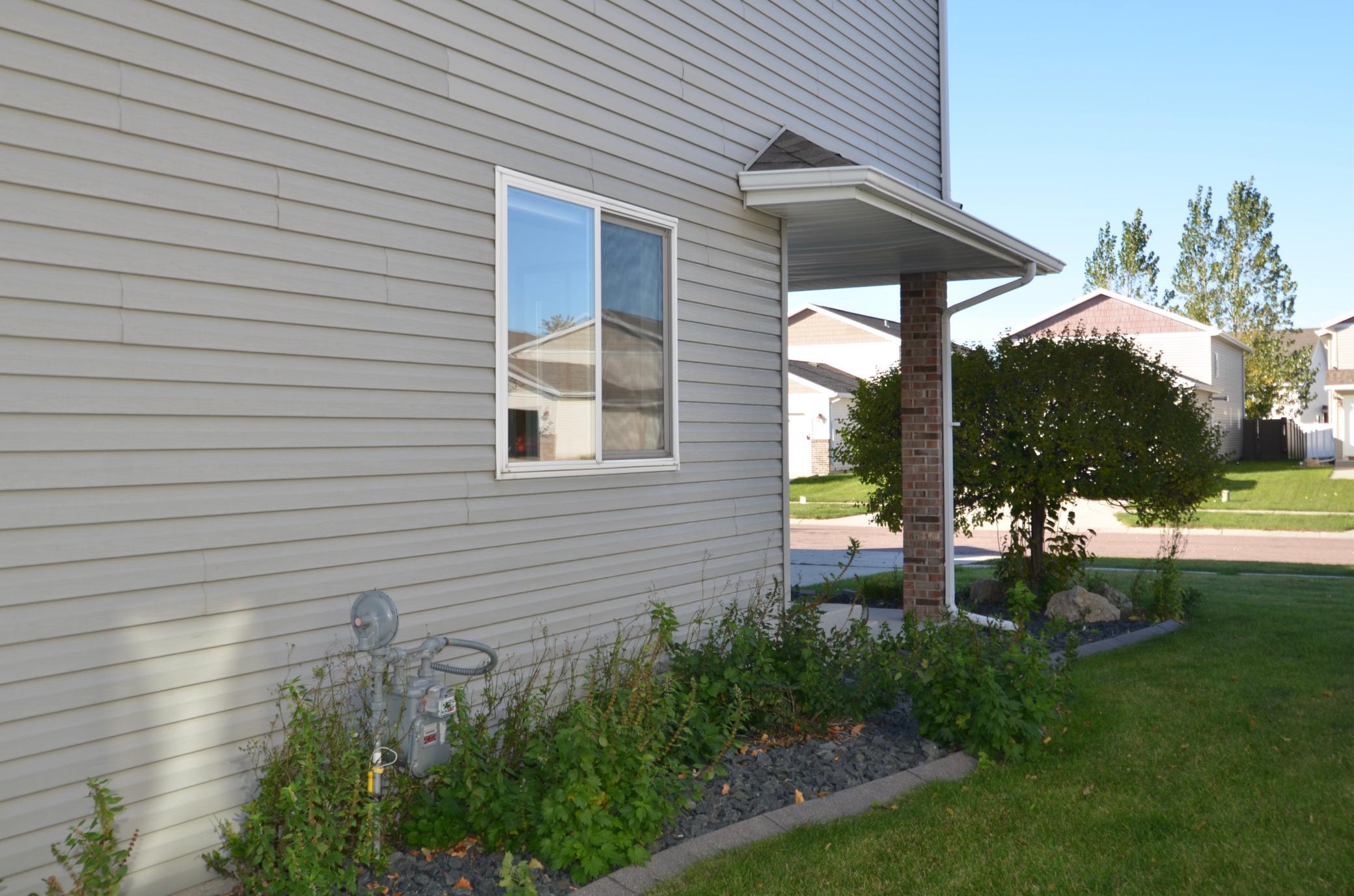 2009 twin home for sale at 2576 55th Avenue S in Fargo, ND — 3 bed, 3 bath (photo 32 of 35)