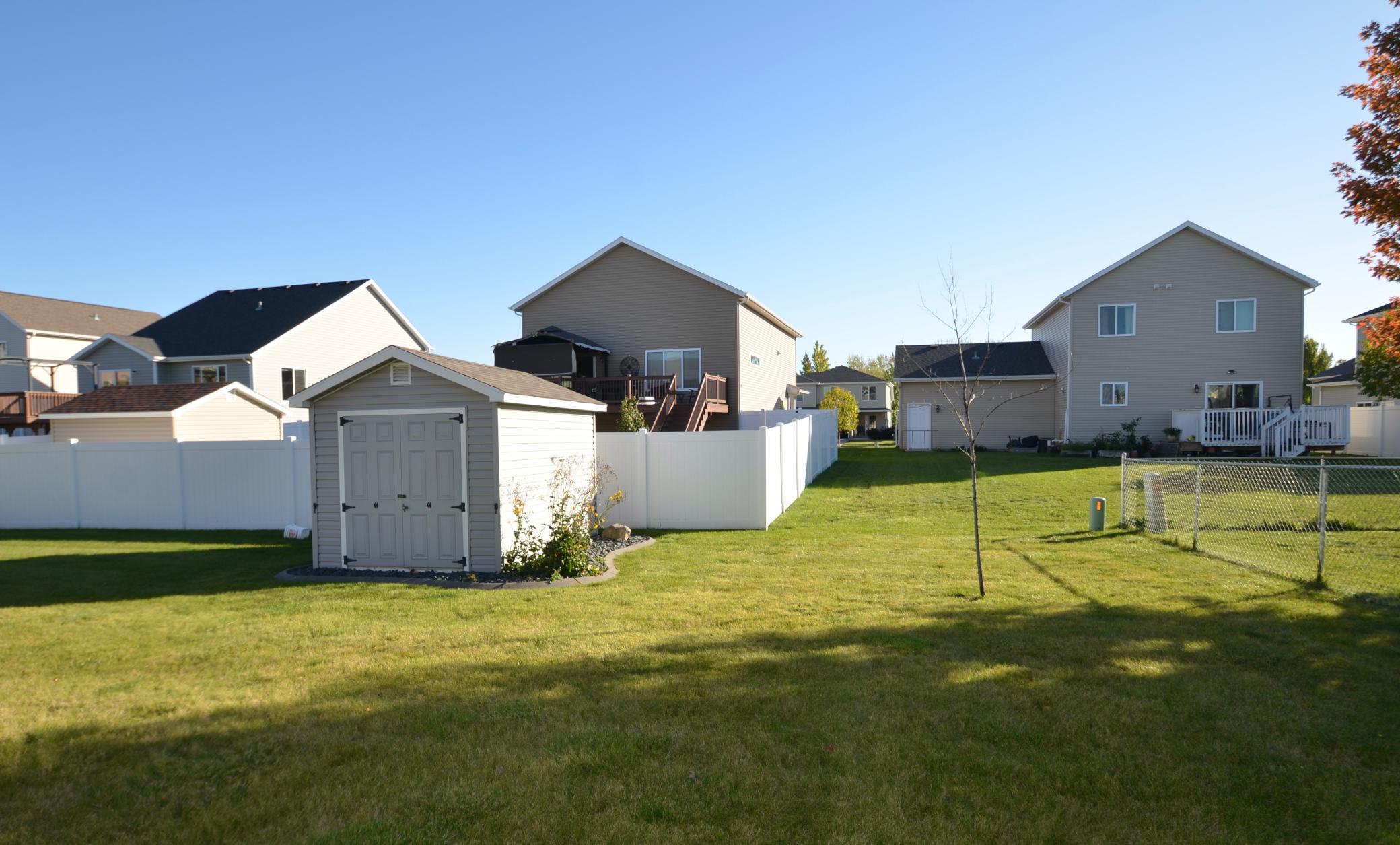 2009 twin home for sale at 2576 55th Avenue S in Fargo, ND — 3 bed, 3 bath (photo 33 of 35)