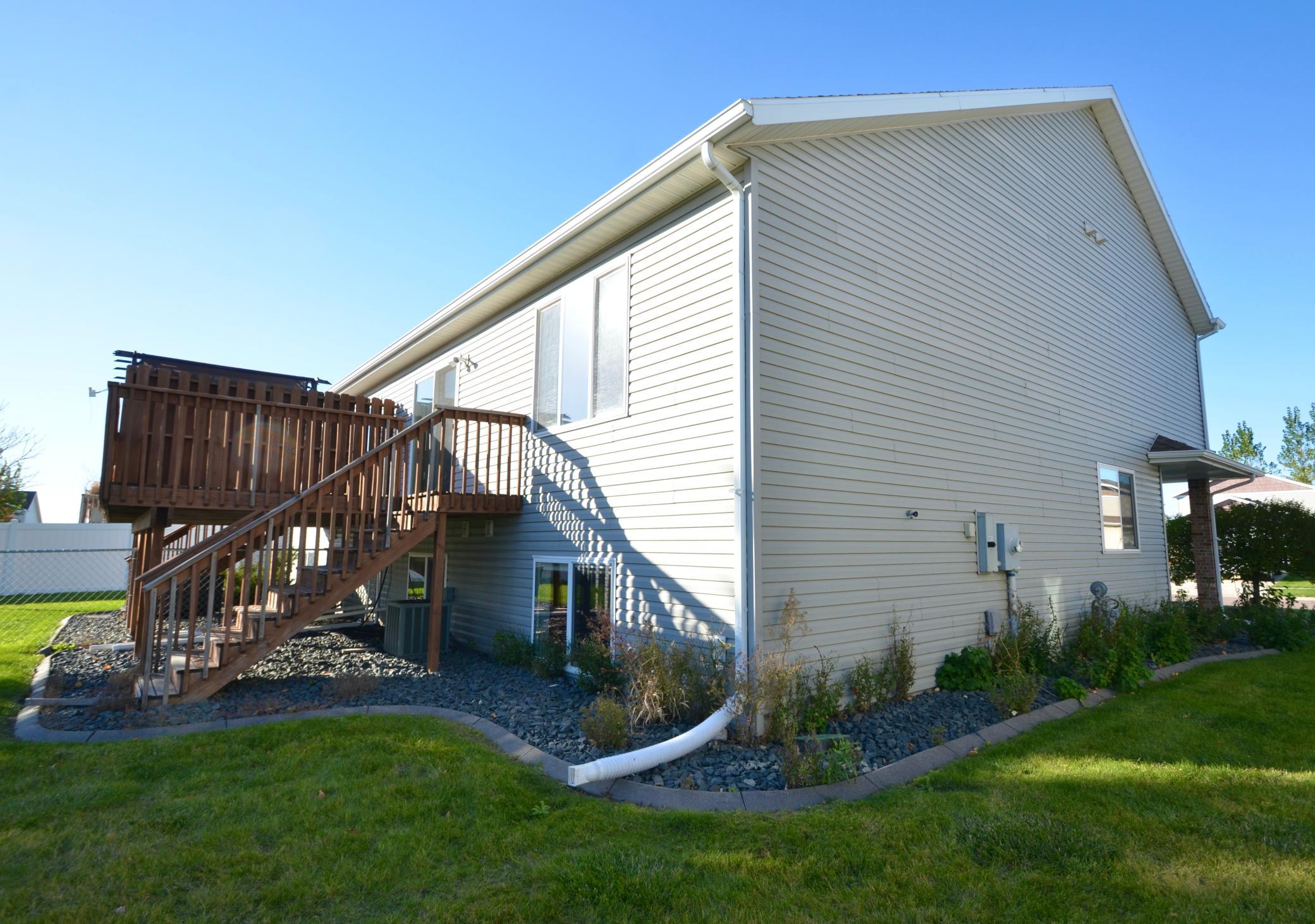 2009 twin home for sale at 2576 55th Avenue S in Fargo, ND — 3 bed, 3 bath (photo 34 of 35)