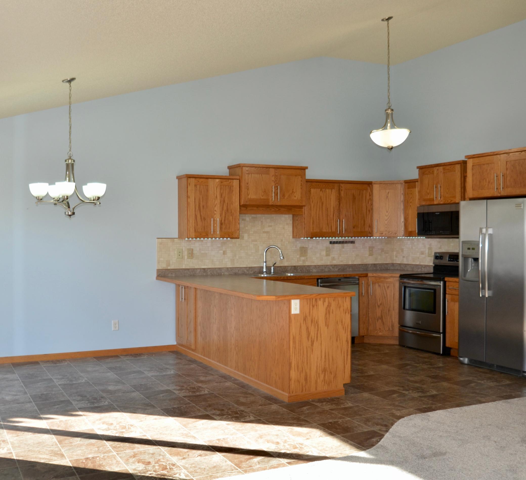 2009 twin home for sale at 2576 55th Avenue S in Fargo, ND — 3 bed, 3 bath (photo 6 of 35)