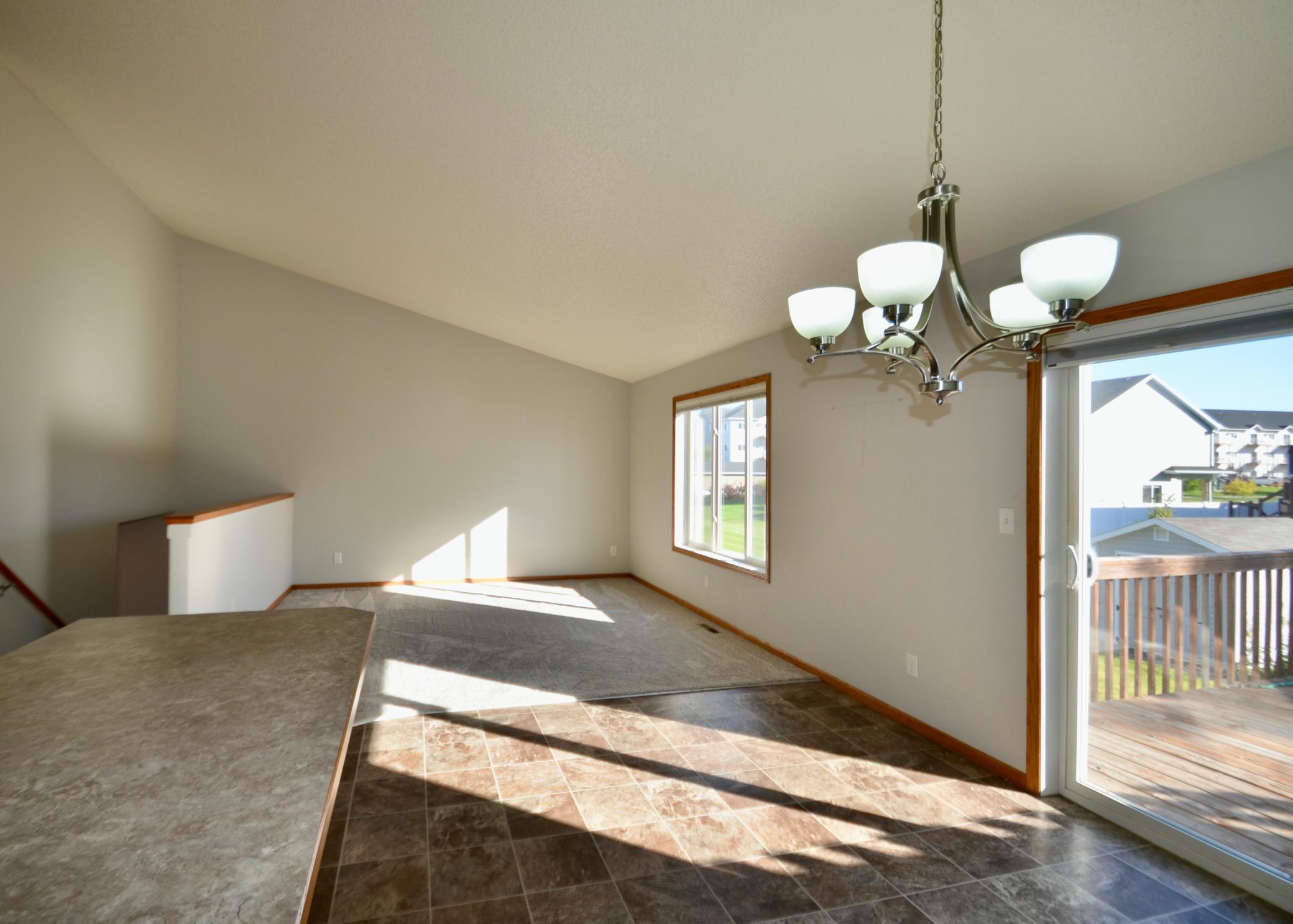 2009 twin home for sale at 2576 55th Avenue S in Fargo, ND — 3 bed, 3 bath (photo 7 of 35)