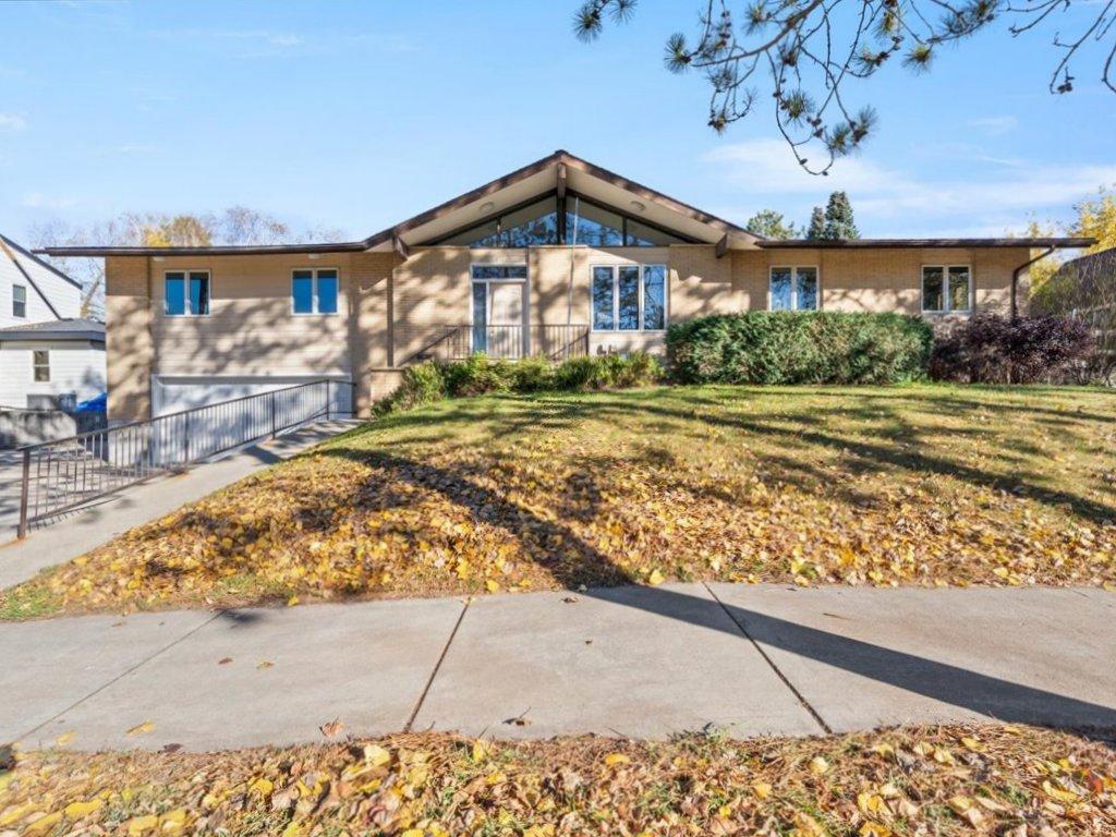 1967 single family home for sale at 412 Park Avenue N in Park Rapids, MN — 6 bed, 6 bath (photo 2 of 76)