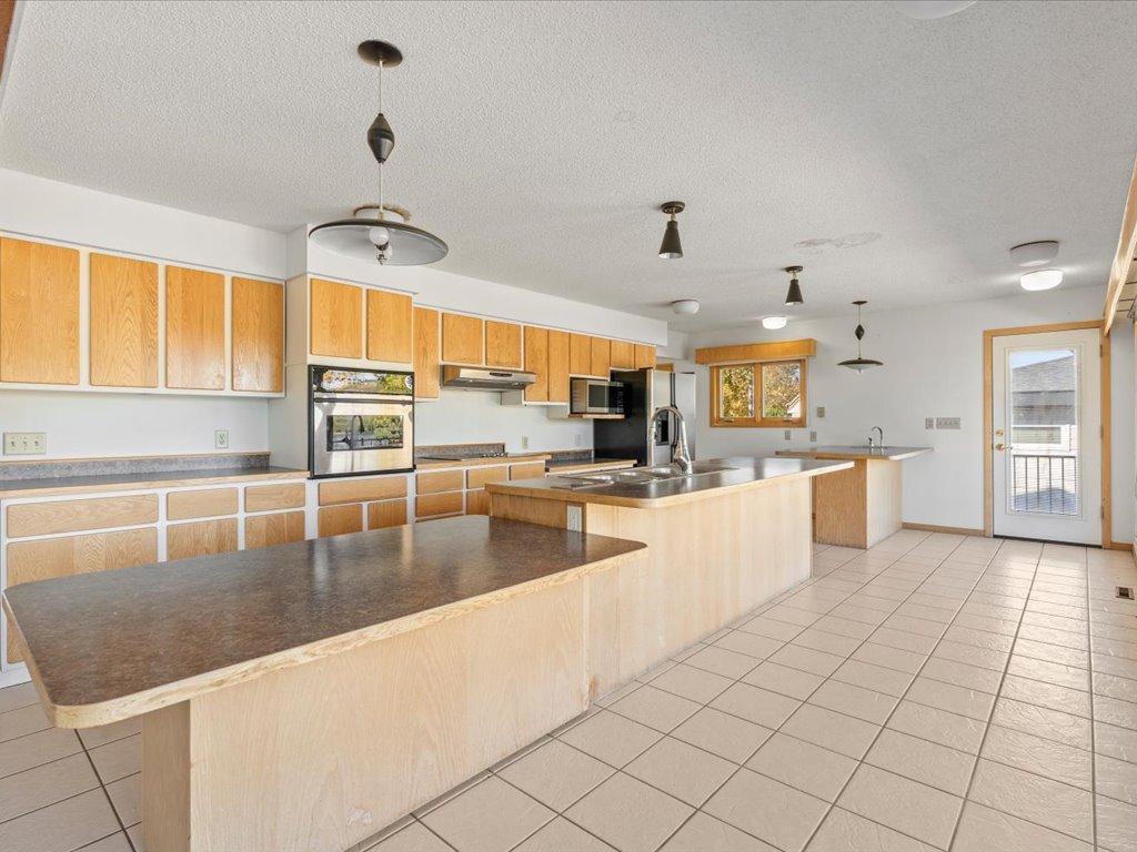 1967 single family home for sale at 412 Park Avenue N in Park Rapids, MN — 6 bed, 6 bath (photo 17 of 76)