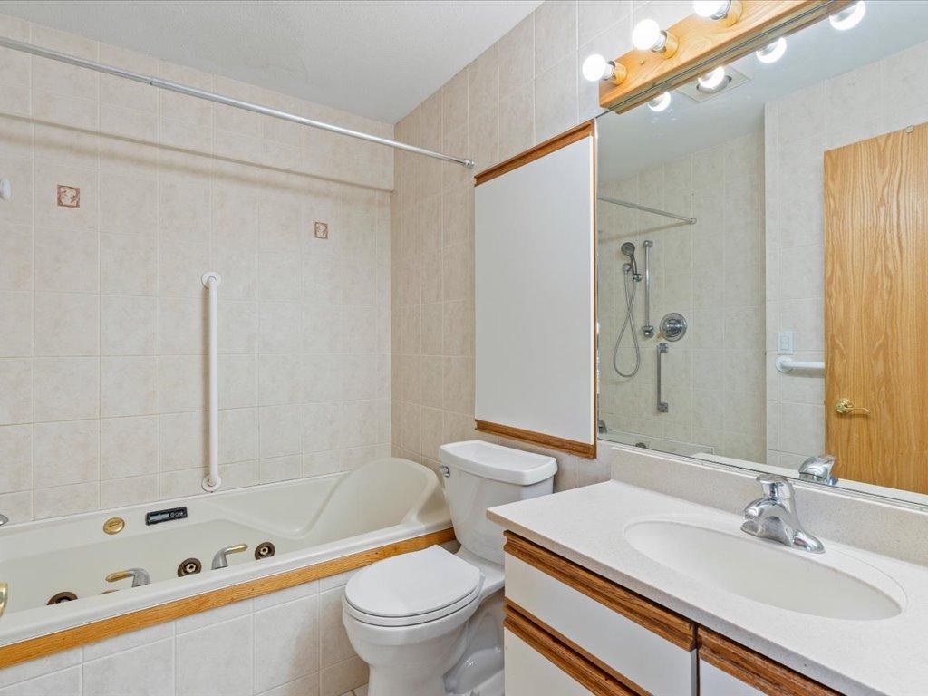 1967 single family home for sale at 412 Park Avenue N in Park Rapids, MN — 6 bed, 6 bath (photo 26 of 76)