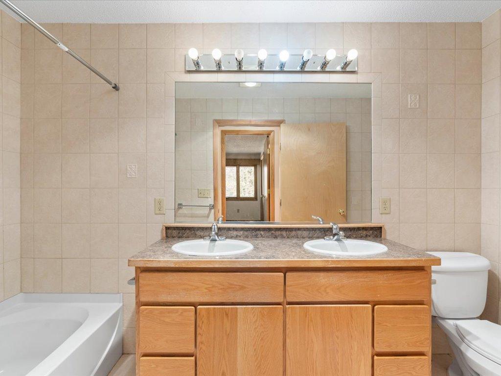1967 single family home for sale at 412 Park Avenue N in Park Rapids, MN — 6 bed, 6 bath (photo 34 of 76)